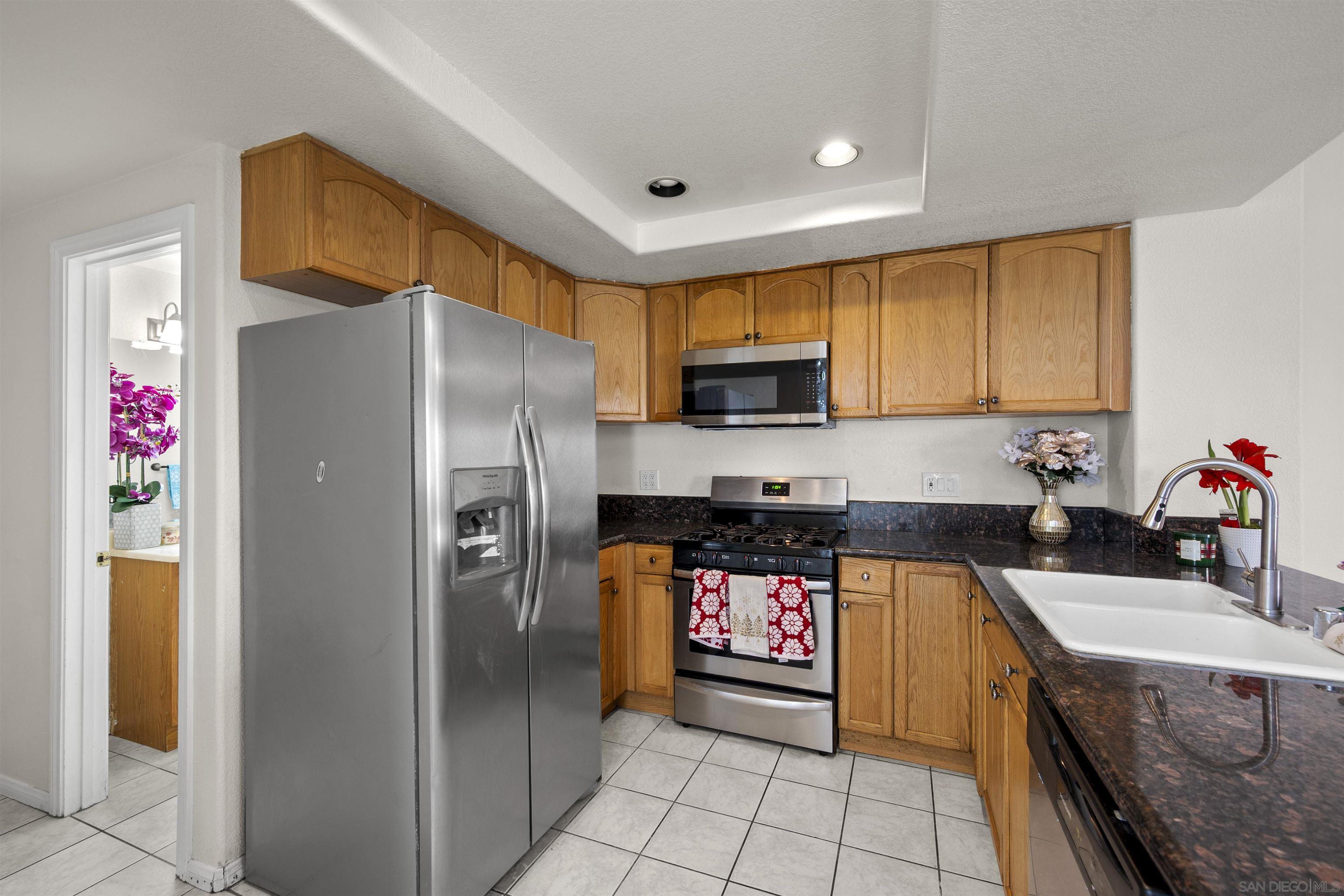 Detail Gallery Image 13 of 41 For 7944  Tinaja Ln, San Diego,  CA 92139 - 4 Beds | 2/1 Baths