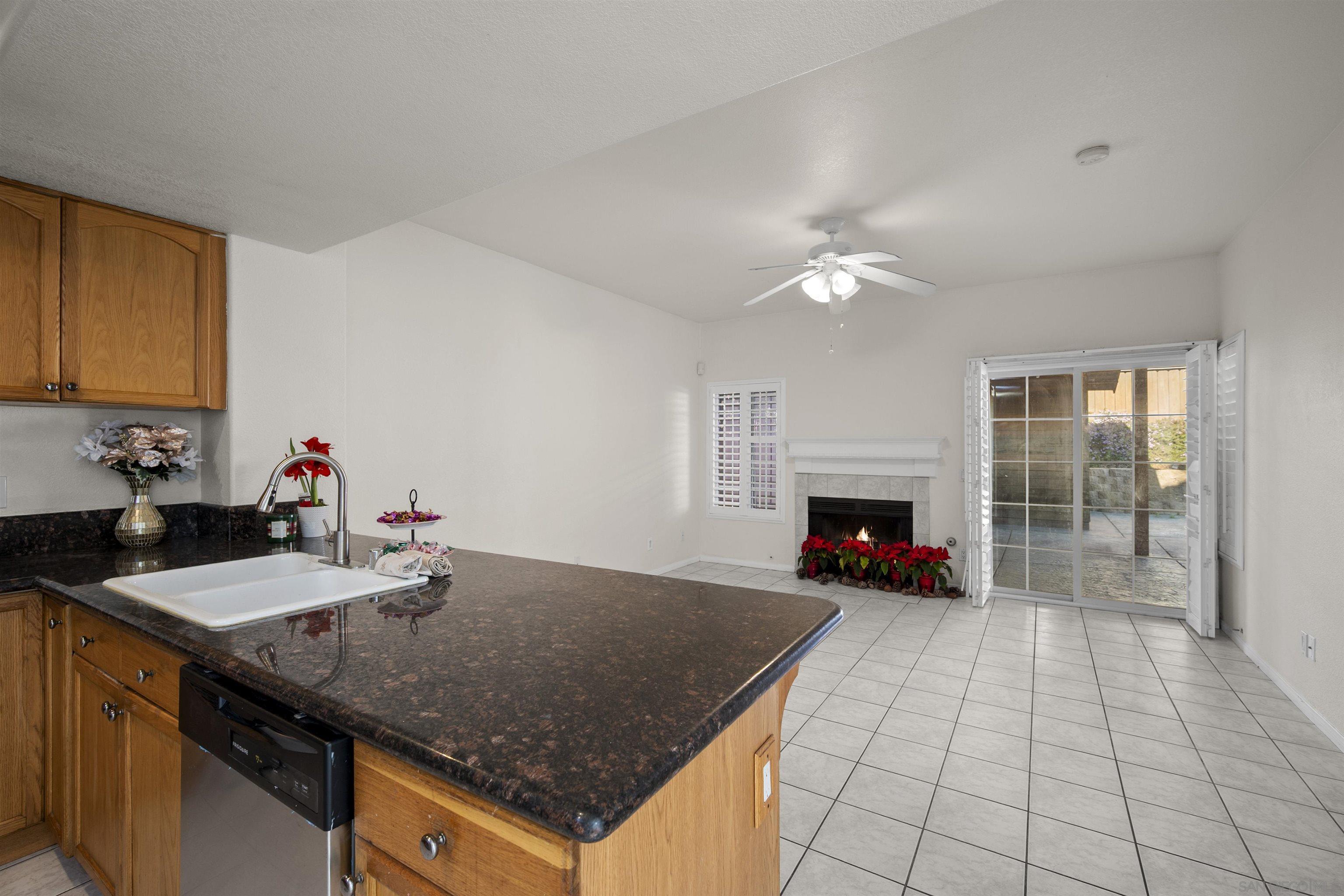 Detail Gallery Image 15 of 41 For 7944  Tinaja Ln, San Diego,  CA 92139 - 4 Beds | 2/1 Baths