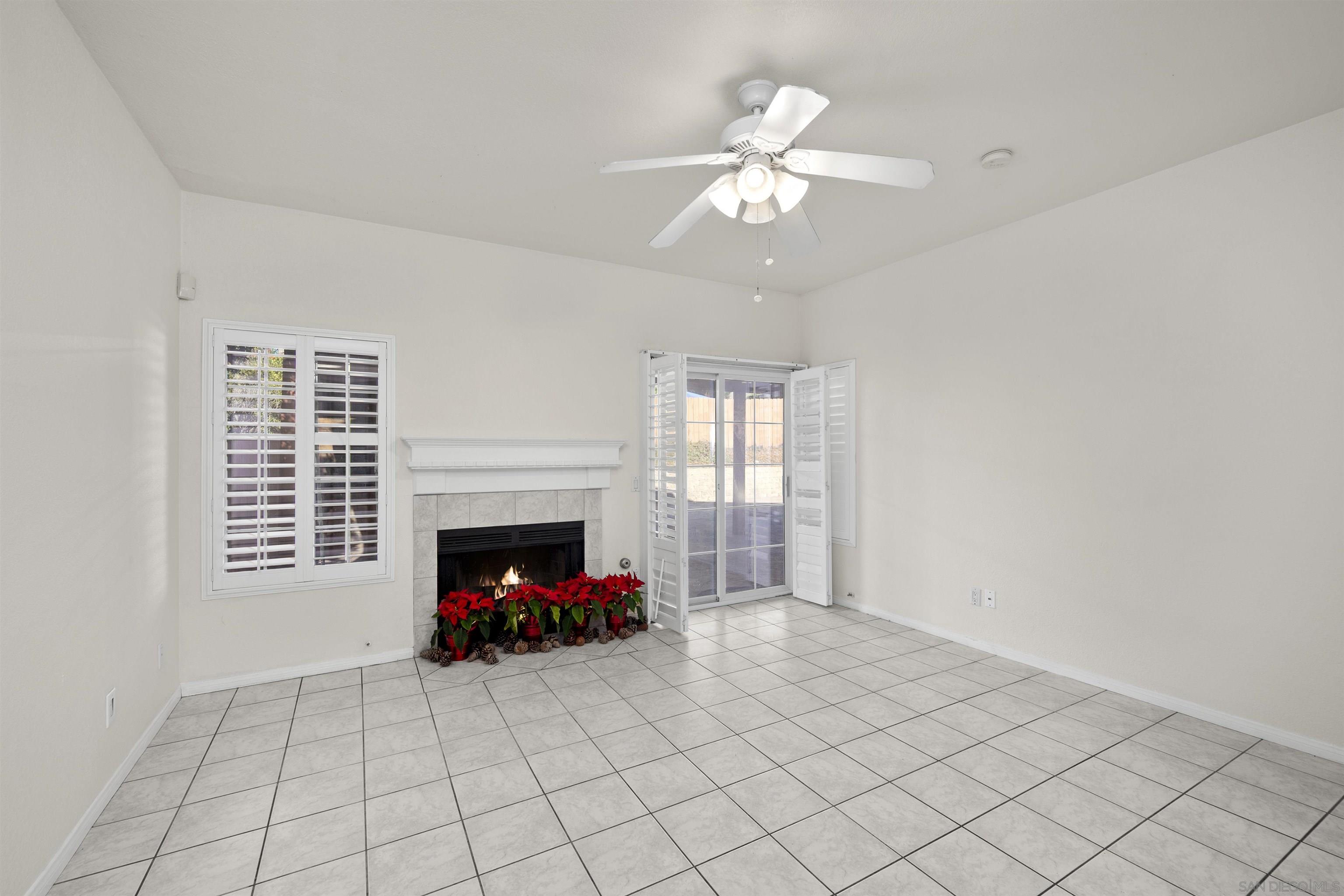 Detail Gallery Image 17 of 41 For 7944  Tinaja Ln, San Diego,  CA 92139 - 4 Beds | 2/1 Baths