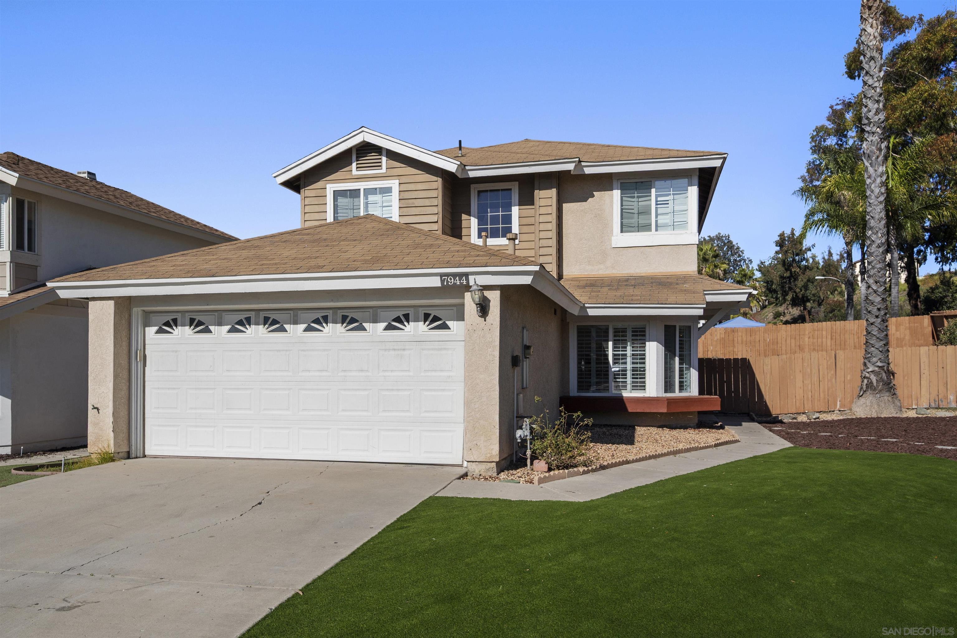 Detail Gallery Image 3 of 41 For 7944  Tinaja Ln, San Diego,  CA 92139 - 4 Beds | 2/1 Baths