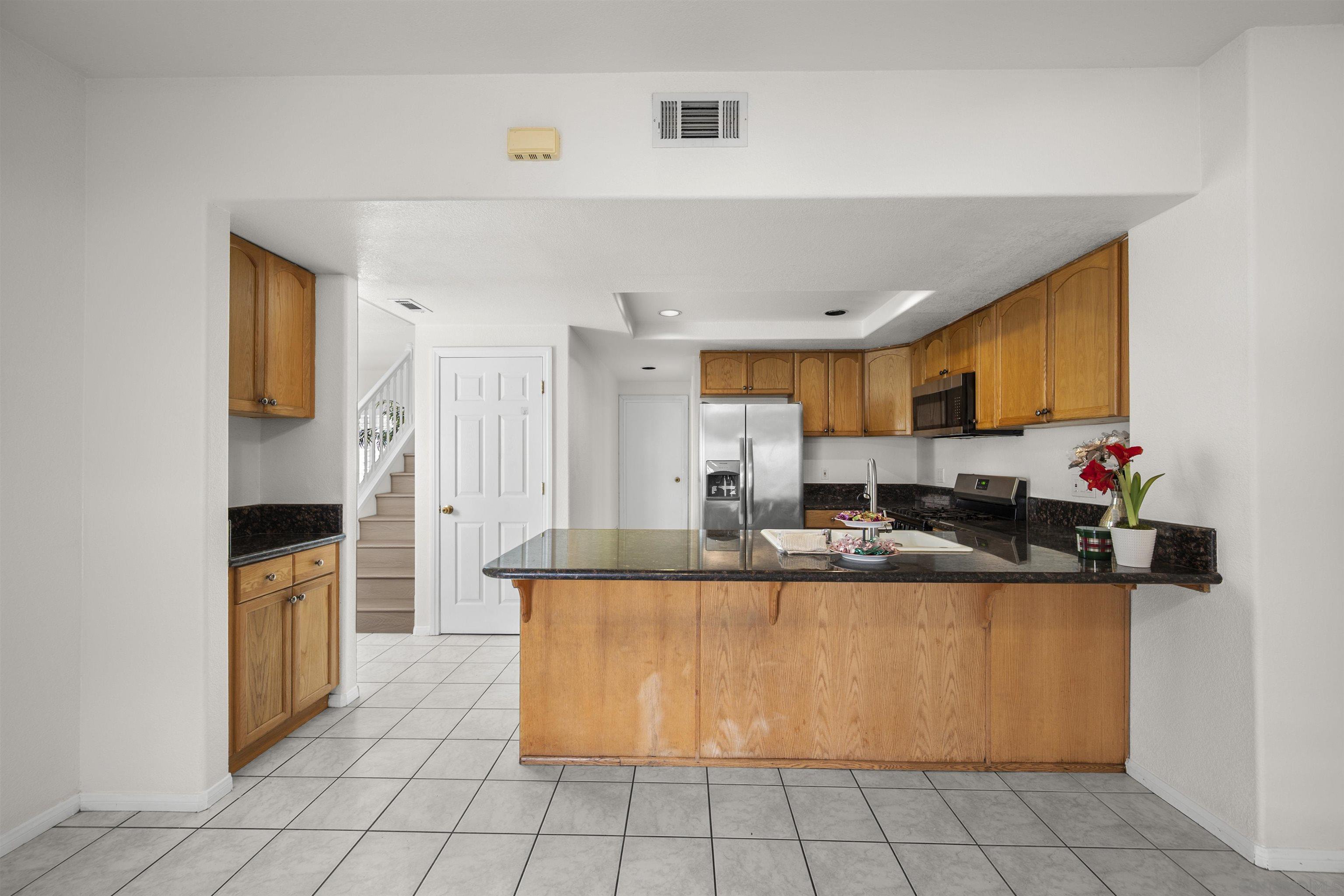 Detail Gallery Image 10 of 41 For 7944  Tinaja Ln, San Diego,  CA 92139 - 4 Beds | 2/1 Baths