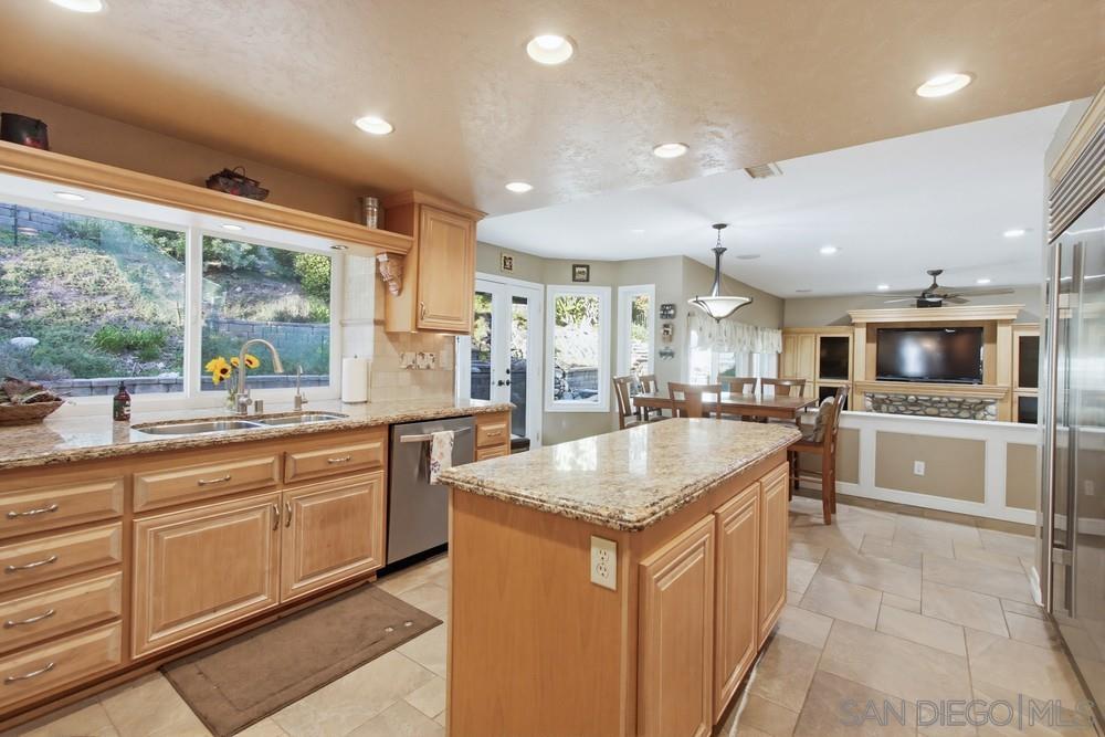 Detail Gallery Image 11 of 55 For 10494  Livewood Way, San Diego,  CA 92131 - 5 Beds | 3 Baths