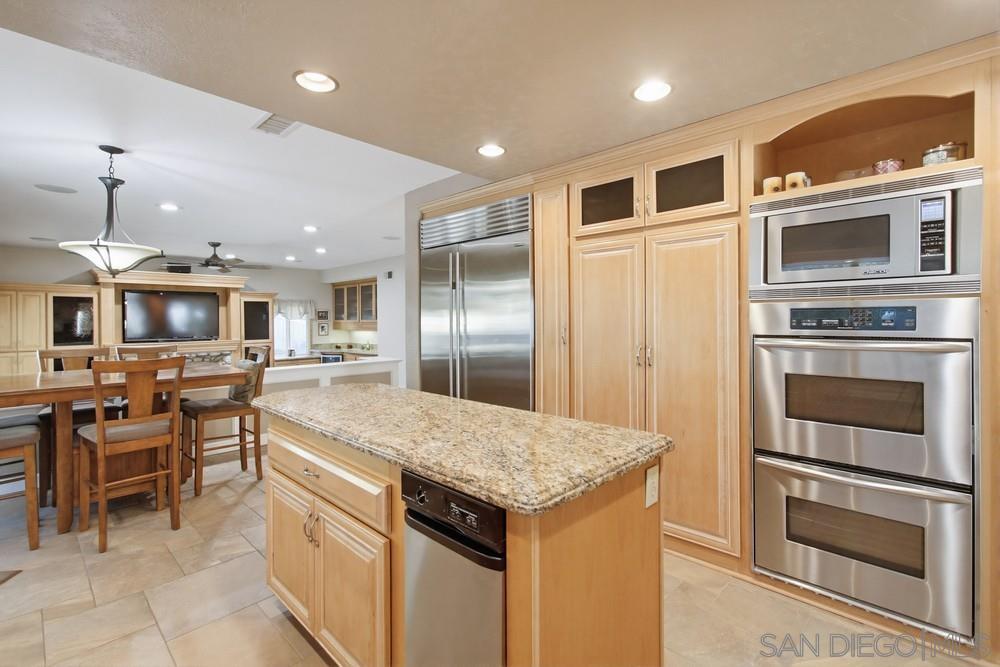 Detail Gallery Image 12 of 55 For 10494  Livewood Way, San Diego,  CA 92131 - 5 Beds | 3 Baths