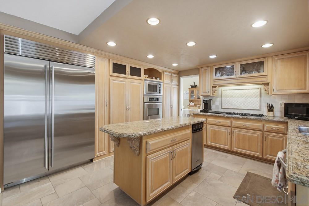 Detail Gallery Image 13 of 55 For 10494  Livewood Way, San Diego,  CA 92131 - 5 Beds | 3 Baths