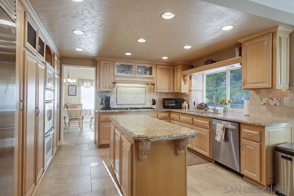 Detail Gallery Image 14 of 55 For 10494  Livewood Way, San Diego,  CA 92131 - 5 Beds | 3 Baths