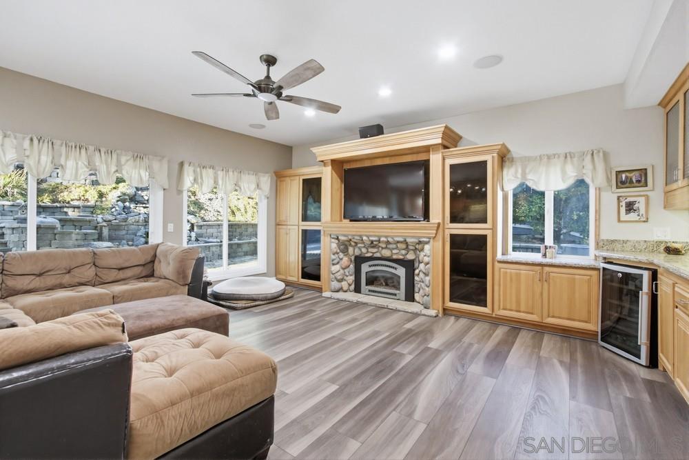 Detail Gallery Image 16 of 55 For 10494  Livewood Way, San Diego,  CA 92131 - 5 Beds | 3 Baths