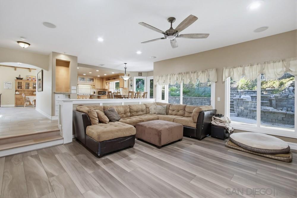 Detail Gallery Image 17 of 55 For 10494  Livewood Way, San Diego,  CA 92131 - 5 Beds | 3 Baths