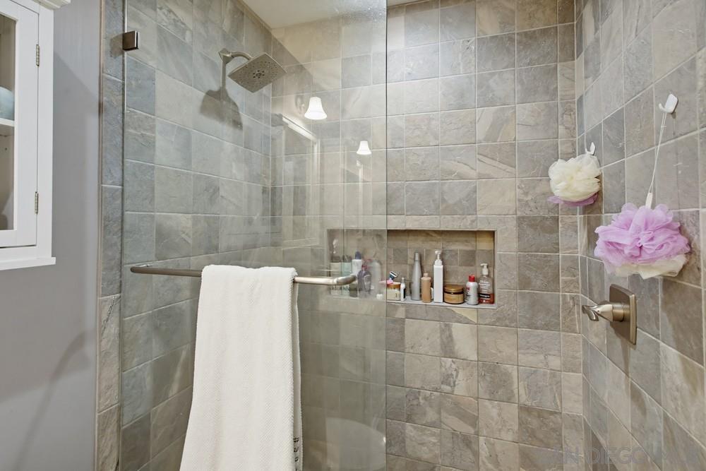 Detail Gallery Image 27 of 55 For 10494  Livewood Way, San Diego,  CA 92131 - 5 Beds | 3 Baths