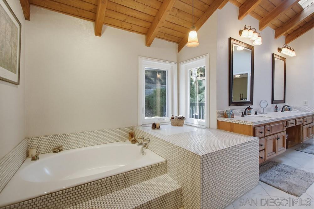 Detail Gallery Image 40 of 55 For 10494  Livewood Way, San Diego,  CA 92131 - 5 Beds | 3 Baths