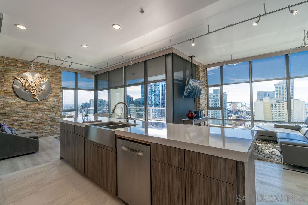 Front Image Thumbnail for SD250045601