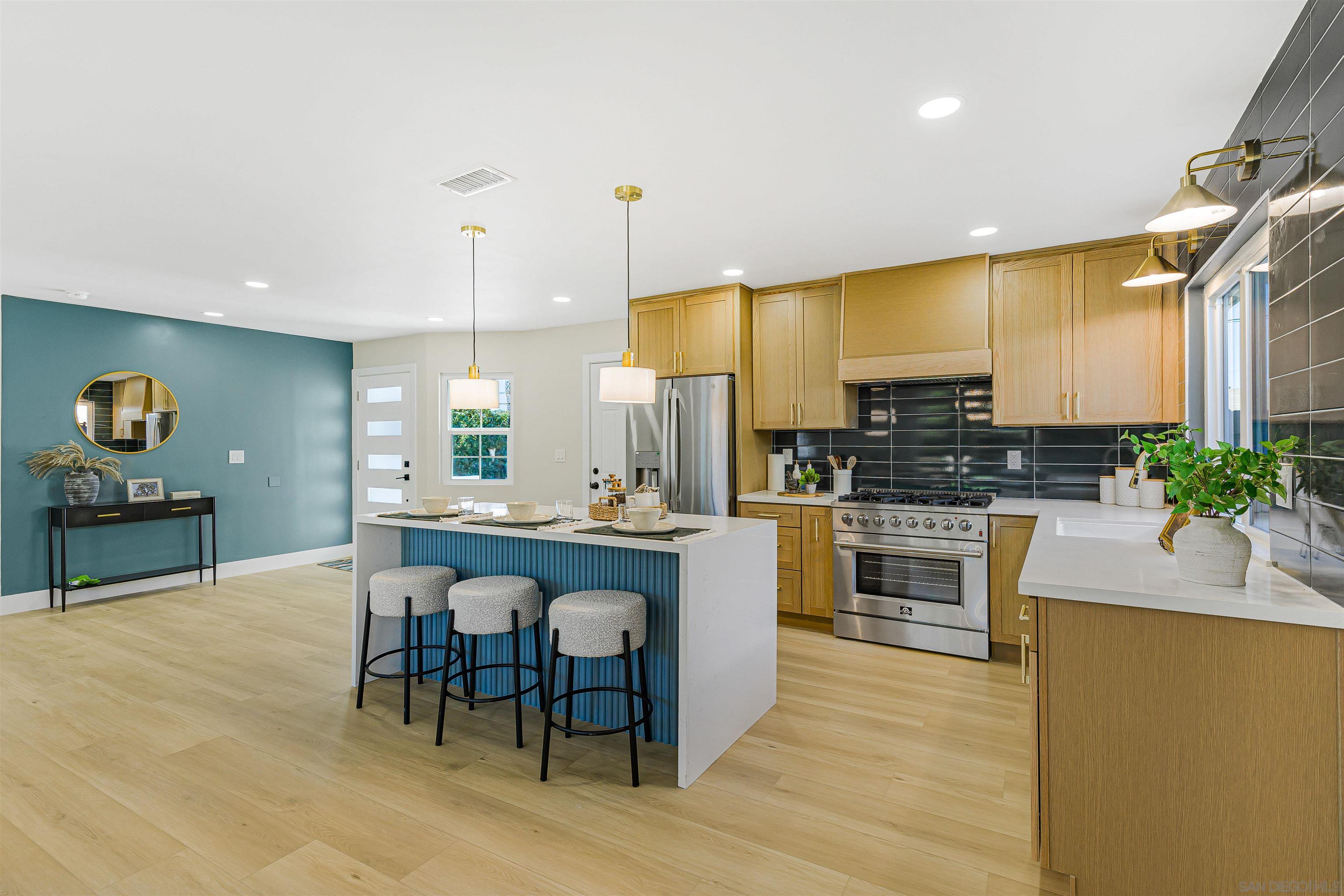 Detail Gallery Image 6 of 34 For 4948  Luna Dr, Oceanside,  CA 92057 - 5 Beds | 3 Baths