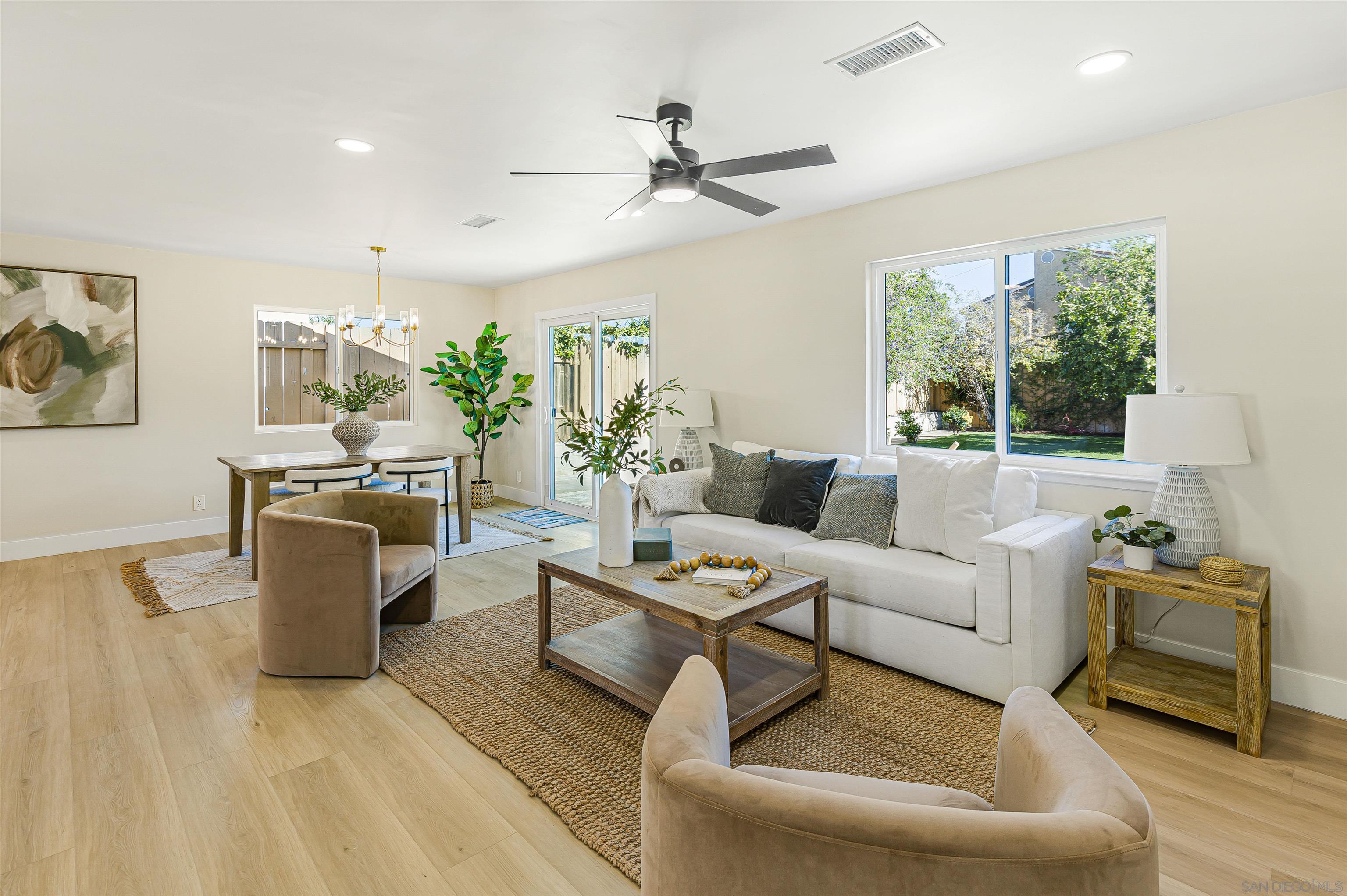 Detail Gallery Image 7 of 34 For 4948  Luna Dr, Oceanside,  CA 92057 - 5 Beds | 3 Baths