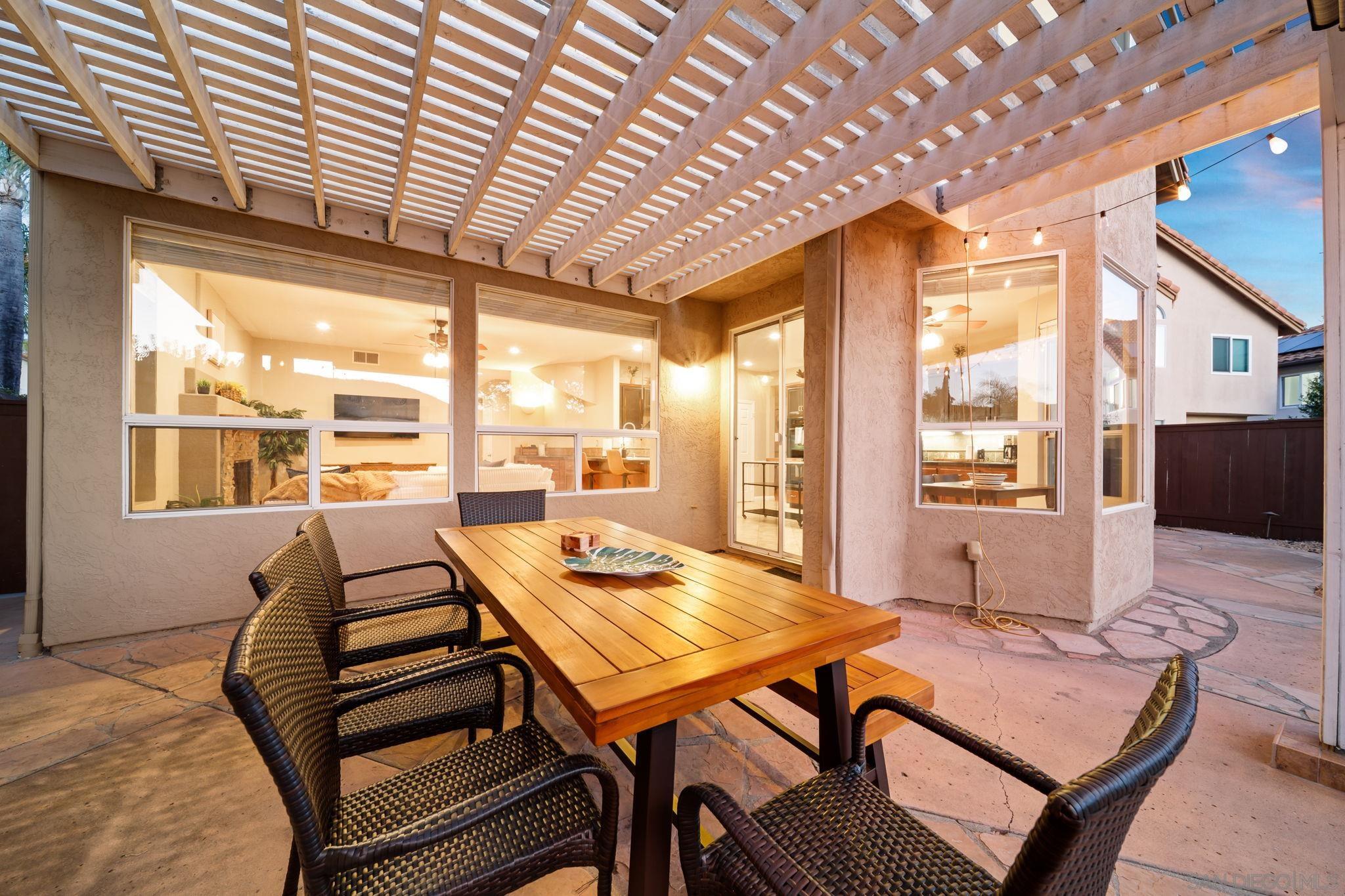 Detail Gallery Image 12 of 52 For 18106  Chieftain Ct, San Diego,  CA 92127 - 4 Beds | 3 Baths