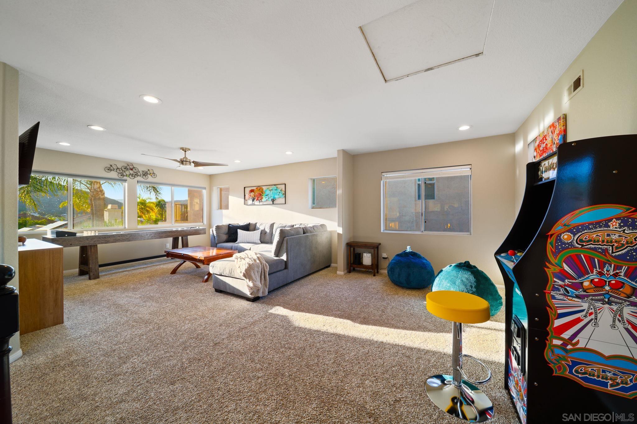 Detail Gallery Image 31 of 52 For 18106  Chieftain Ct, San Diego,  CA 92127 - 4 Beds | 3 Baths