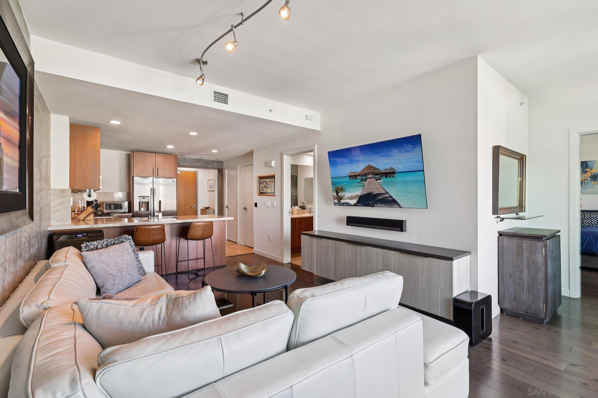 Detail Gallery Image 4 of 50 For 800  the Mark Ln  #1203,  San Diego,  CA 92101 - 1 Beds | 1 Baths