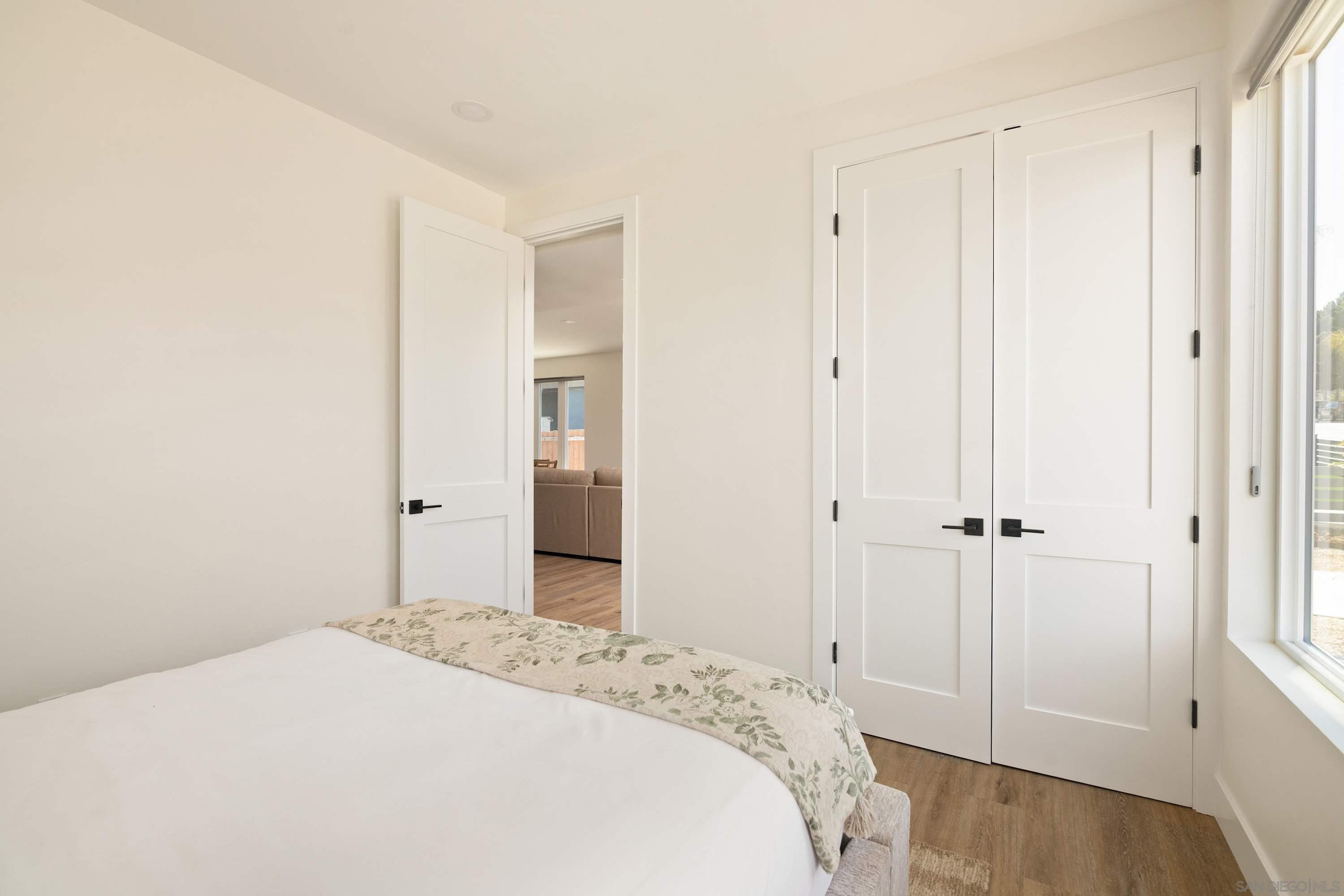 Detail Gallery Image 12 of 29 For 4614  Cape May Ave, San Diego,  CA 92107 - 3 Beds | 3 Baths