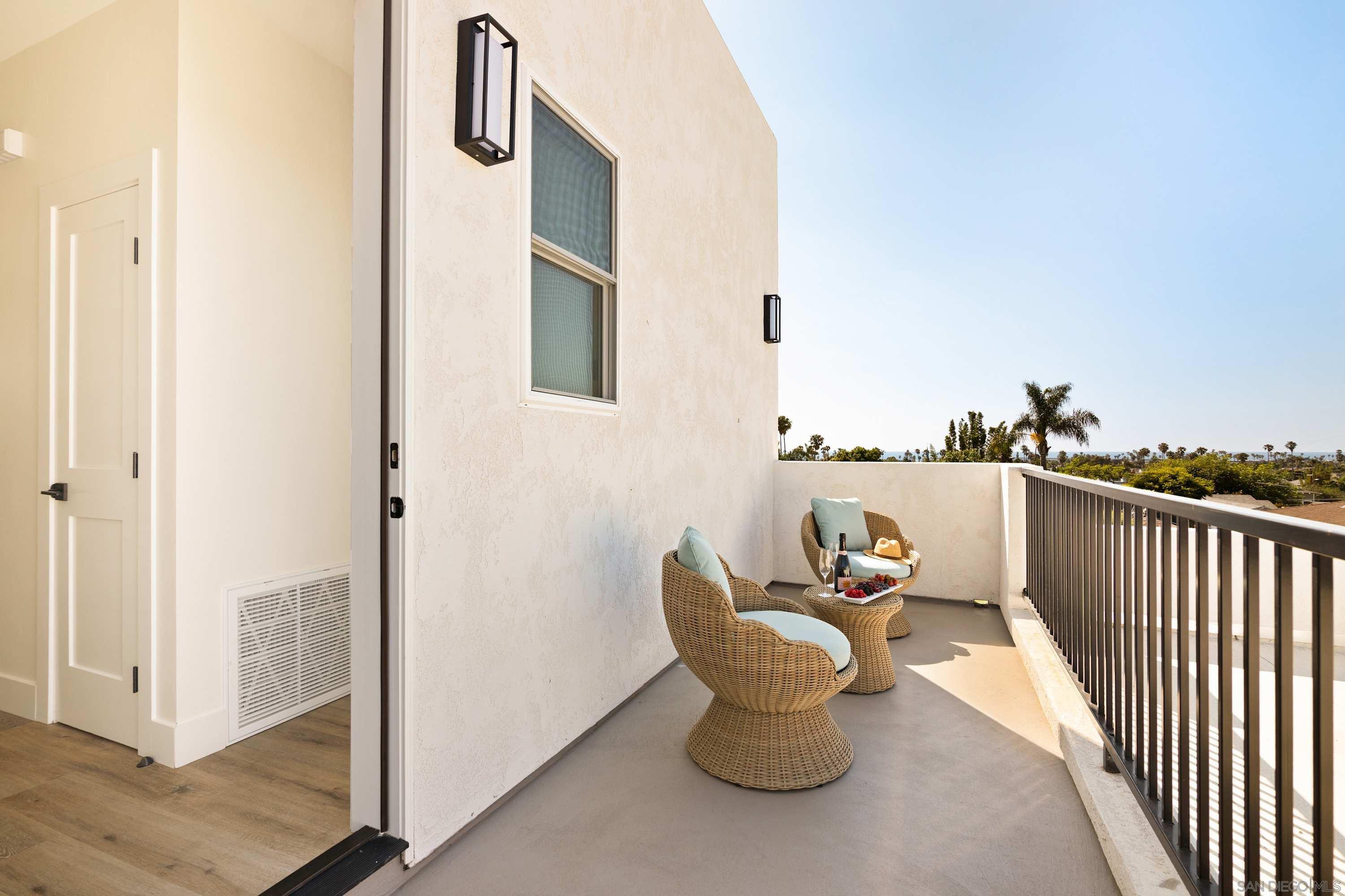 Detail Gallery Image 14 of 29 For 4614  Cape May Ave, San Diego,  CA 92107 - 3 Beds | 3 Baths