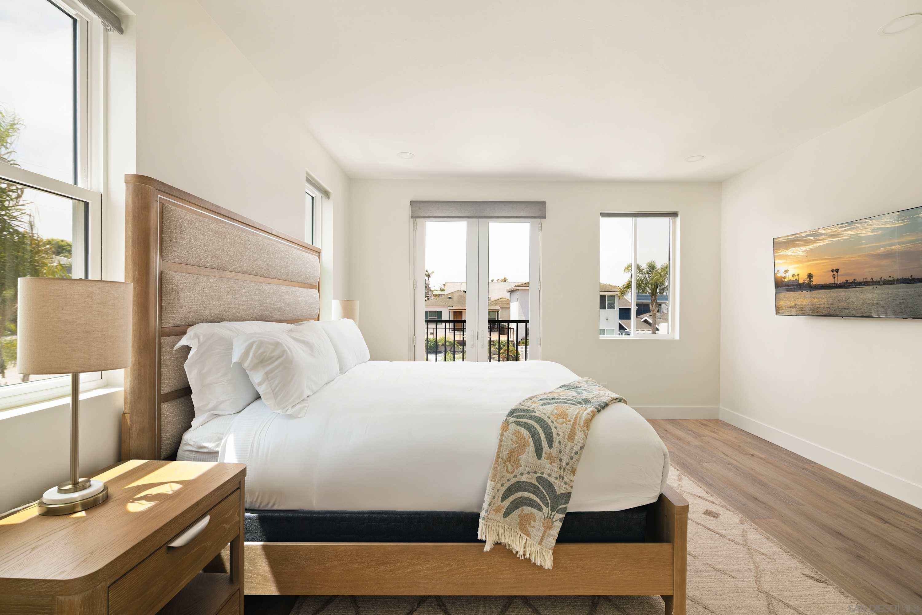 Detail Gallery Image 18 of 29 For 4614  Cape May Ave, San Diego,  CA 92107 - 3 Beds | 3 Baths