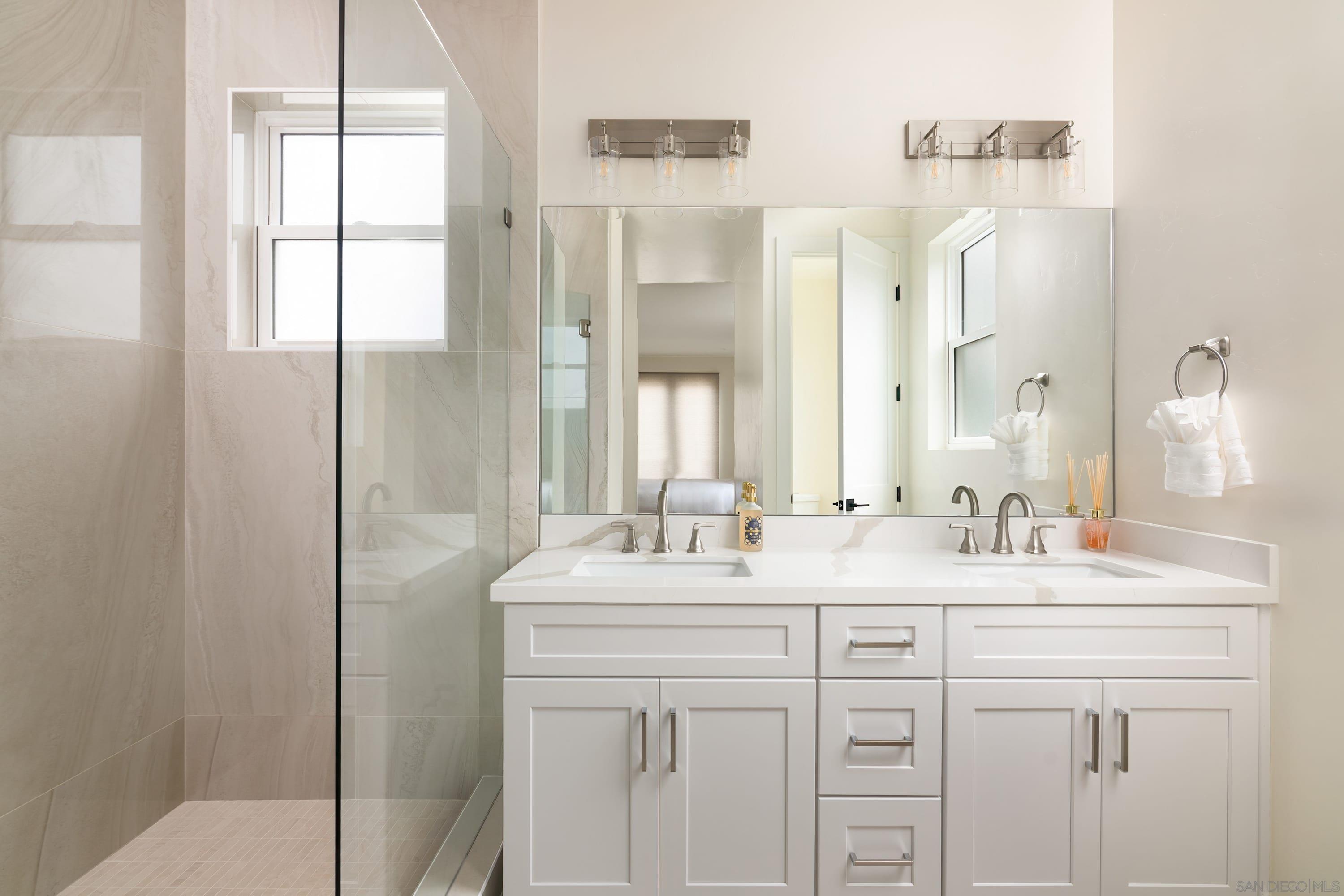 Detail Gallery Image 20 of 29 For 4614  Cape May Ave, San Diego,  CA 92107 - 3 Beds | 3 Baths