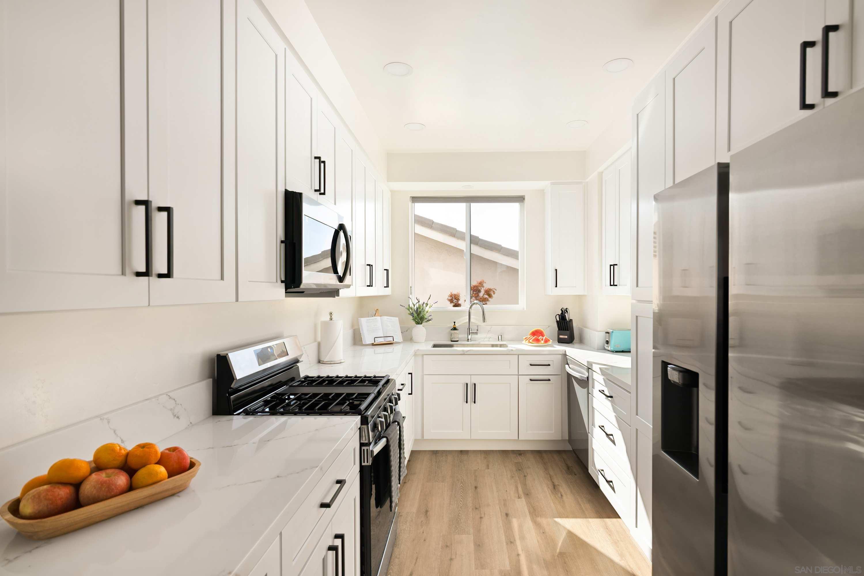 Detail Gallery Image 3 of 29 For 4614  Cape May Ave, San Diego,  CA 92107 - 3 Beds | 3 Baths