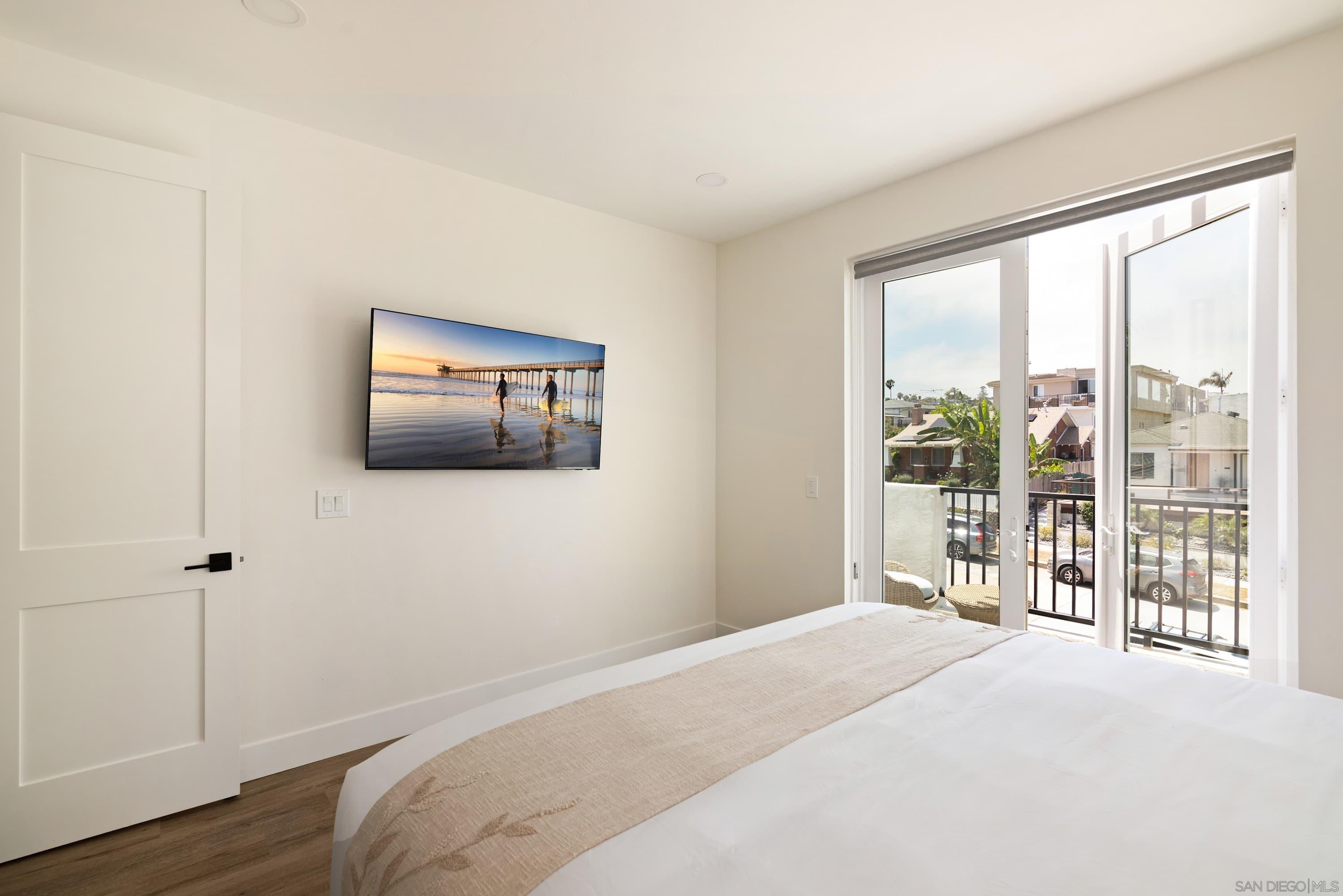 Detail Gallery Image 22 of 29 For 4614  Cape May Ave, San Diego,  CA 92107 - 3 Beds | 3 Baths