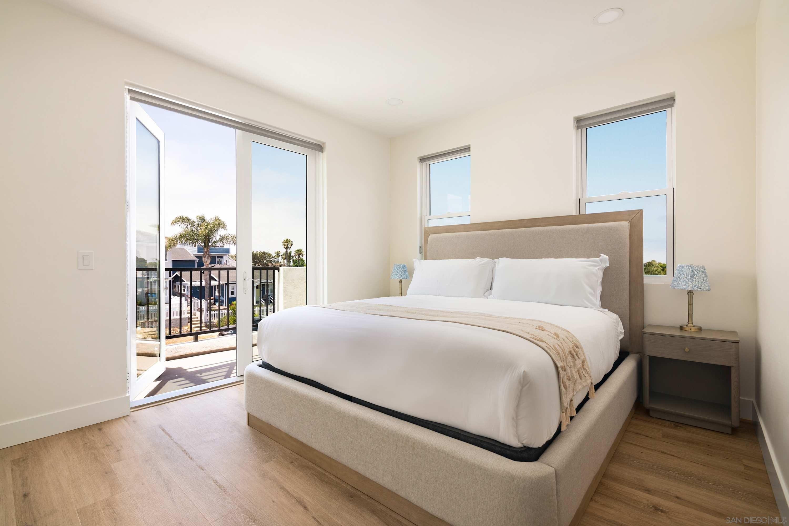 Detail Gallery Image 4 of 29 For 4614  Cape May Ave, San Diego,  CA 92107 - 3 Beds | 3 Baths