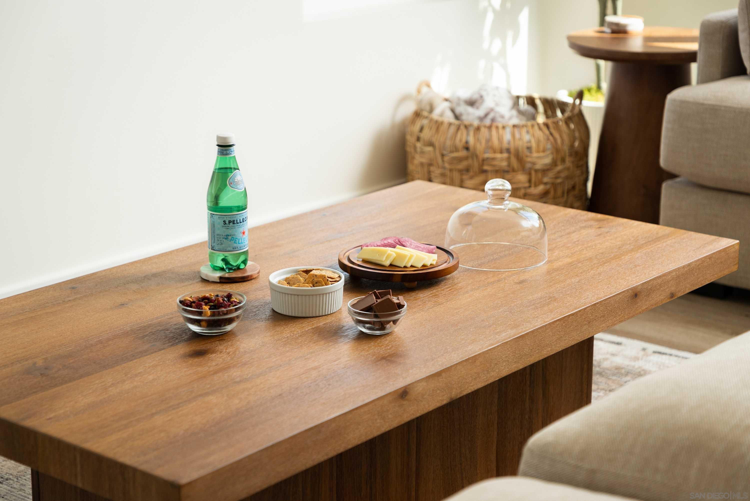 Detail Gallery Image 7 of 29 For 4614  Cape May Ave, San Diego,  CA 92107 - 3 Beds | 3 Baths