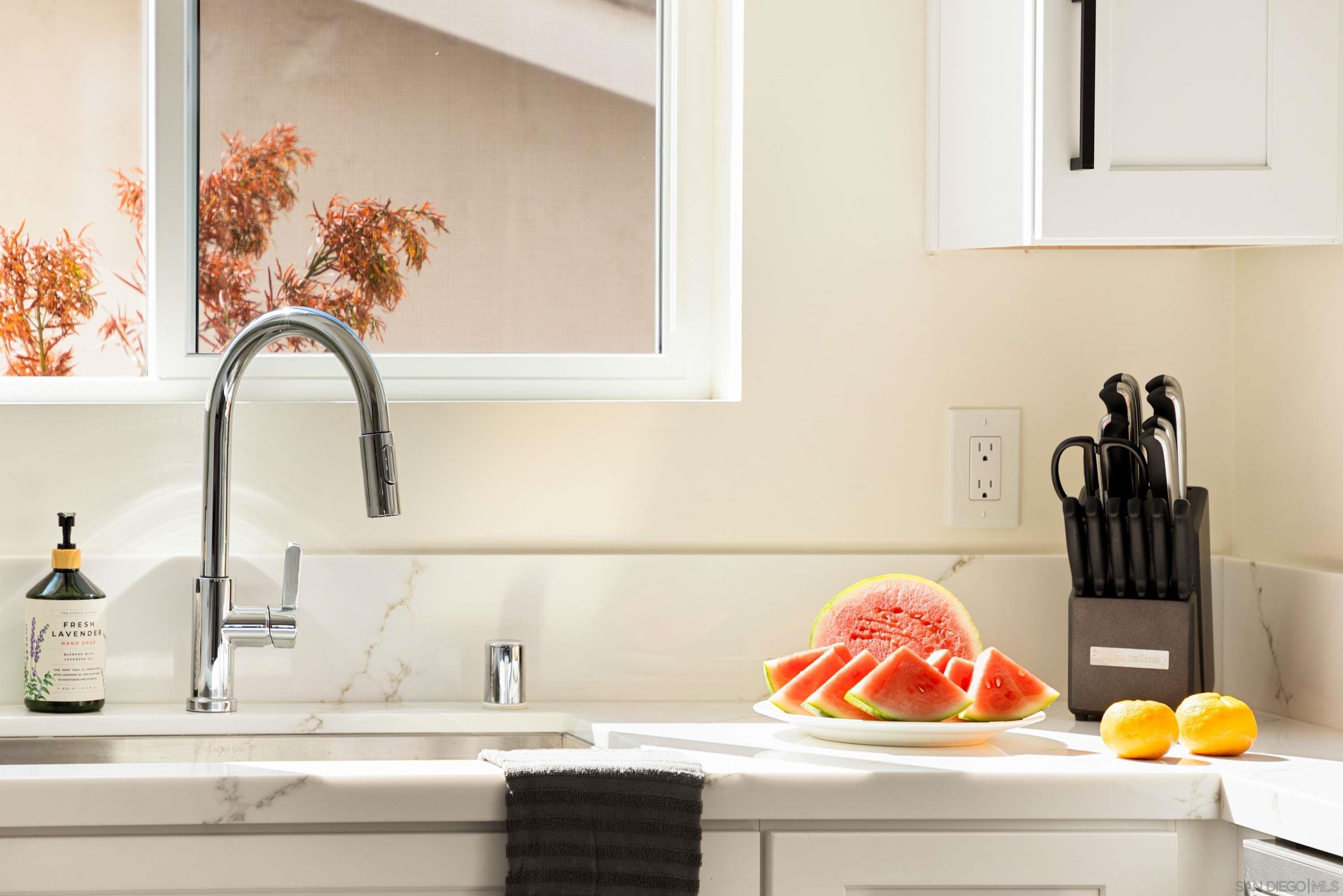 Detail Gallery Image 10 of 29 For 4614  Cape May Ave, San Diego,  CA 92107 - 3 Beds | 3 Baths