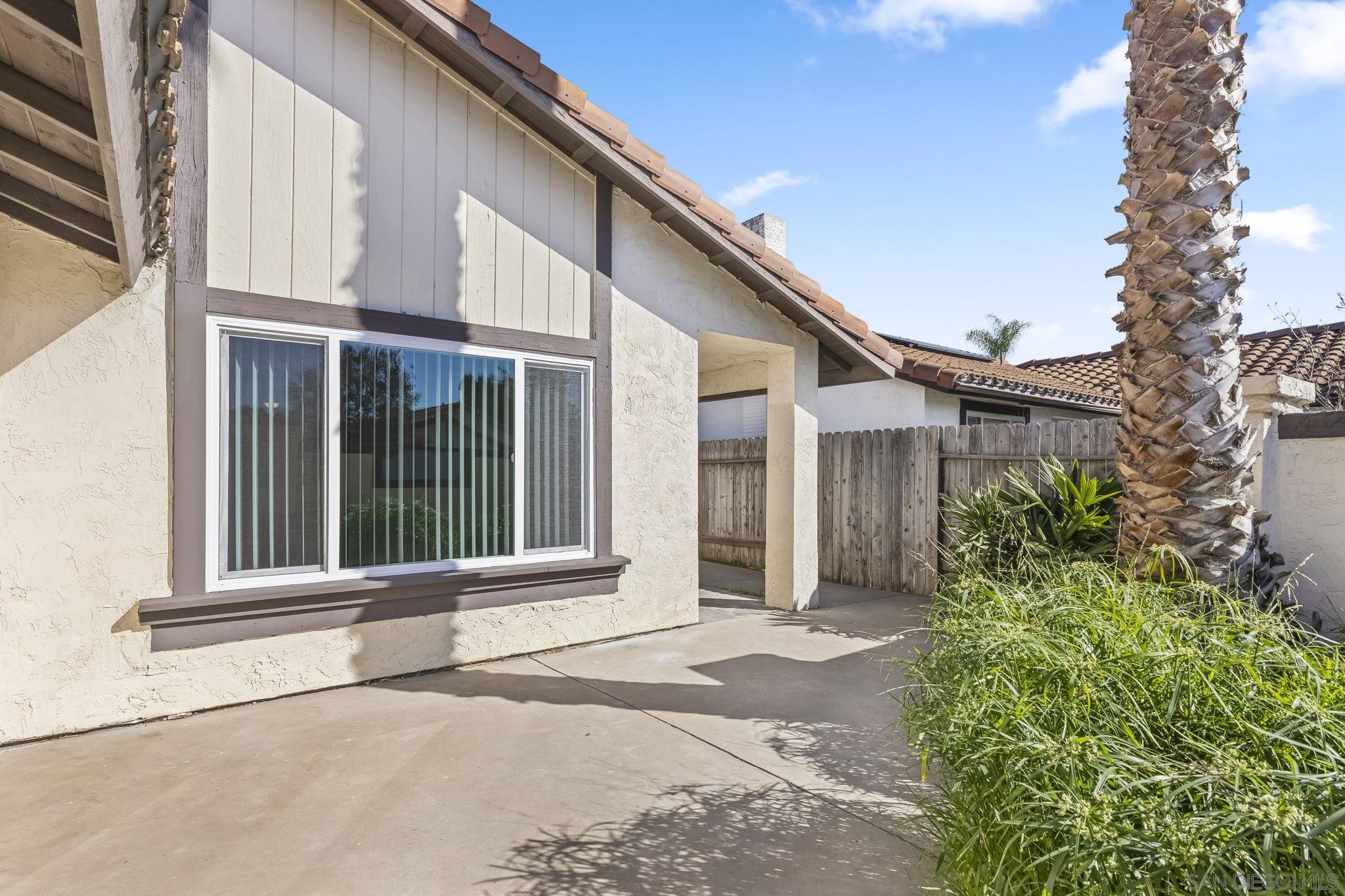 Detail Gallery Image 4 of 38 For 242  Manzanita Dr, Oceanside,  CA 92057 - 3 Beds | 2 Baths