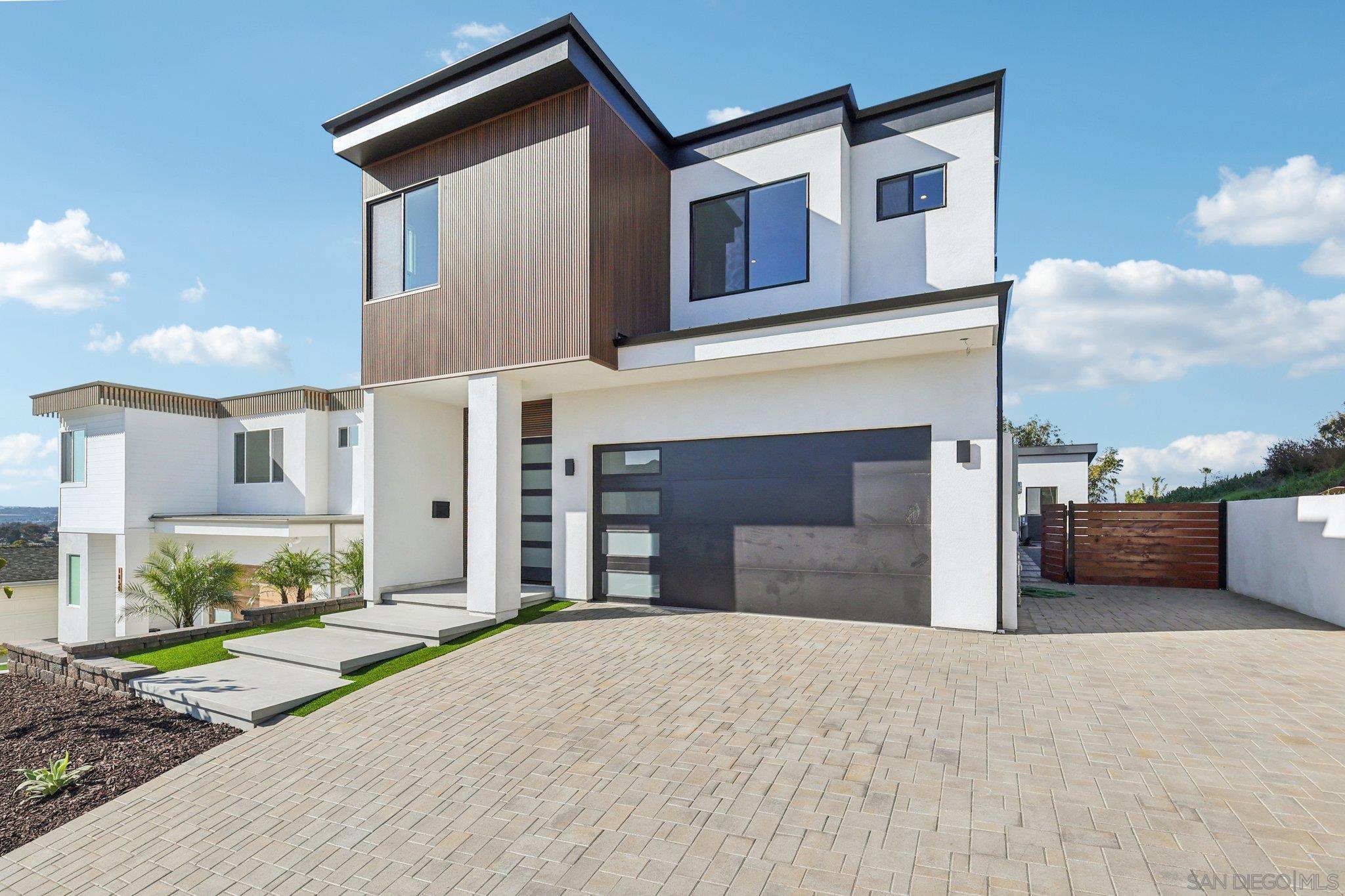 Detail Gallery Image 2 of 54 For 1860  Illion, San Diego,  CA 92110 - 4 Beds | 3/1 Baths