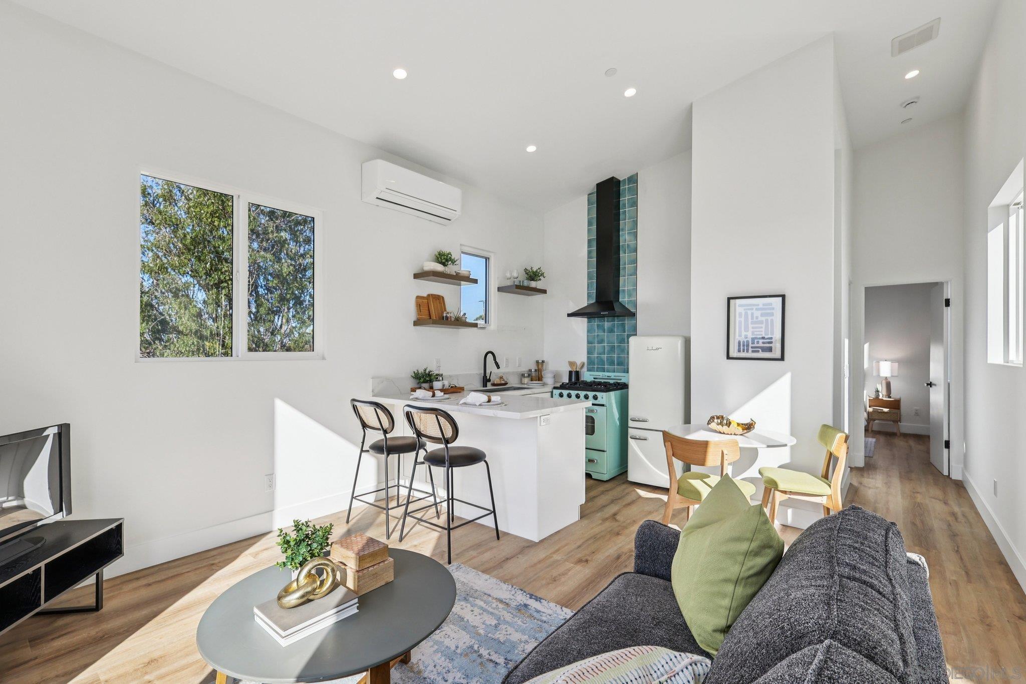 Detail Gallery Image 14 of 54 For 1860  Illion, San Diego,  CA 92110 - 4 Beds | 3/1 Baths