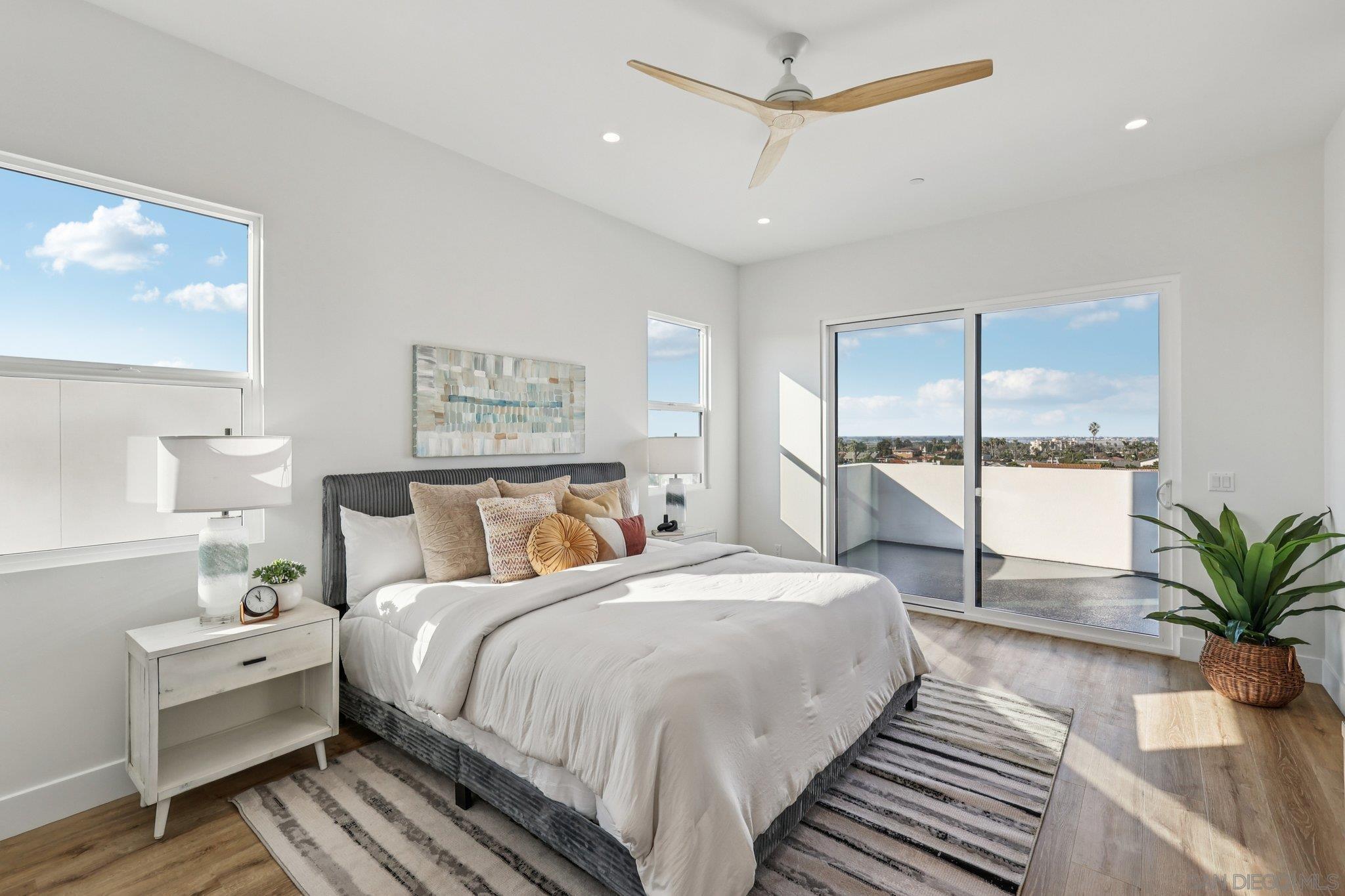 Detail Gallery Image 22 of 54 For 1860  Illion, San Diego,  CA 92110 - 4 Beds | 3/1 Baths