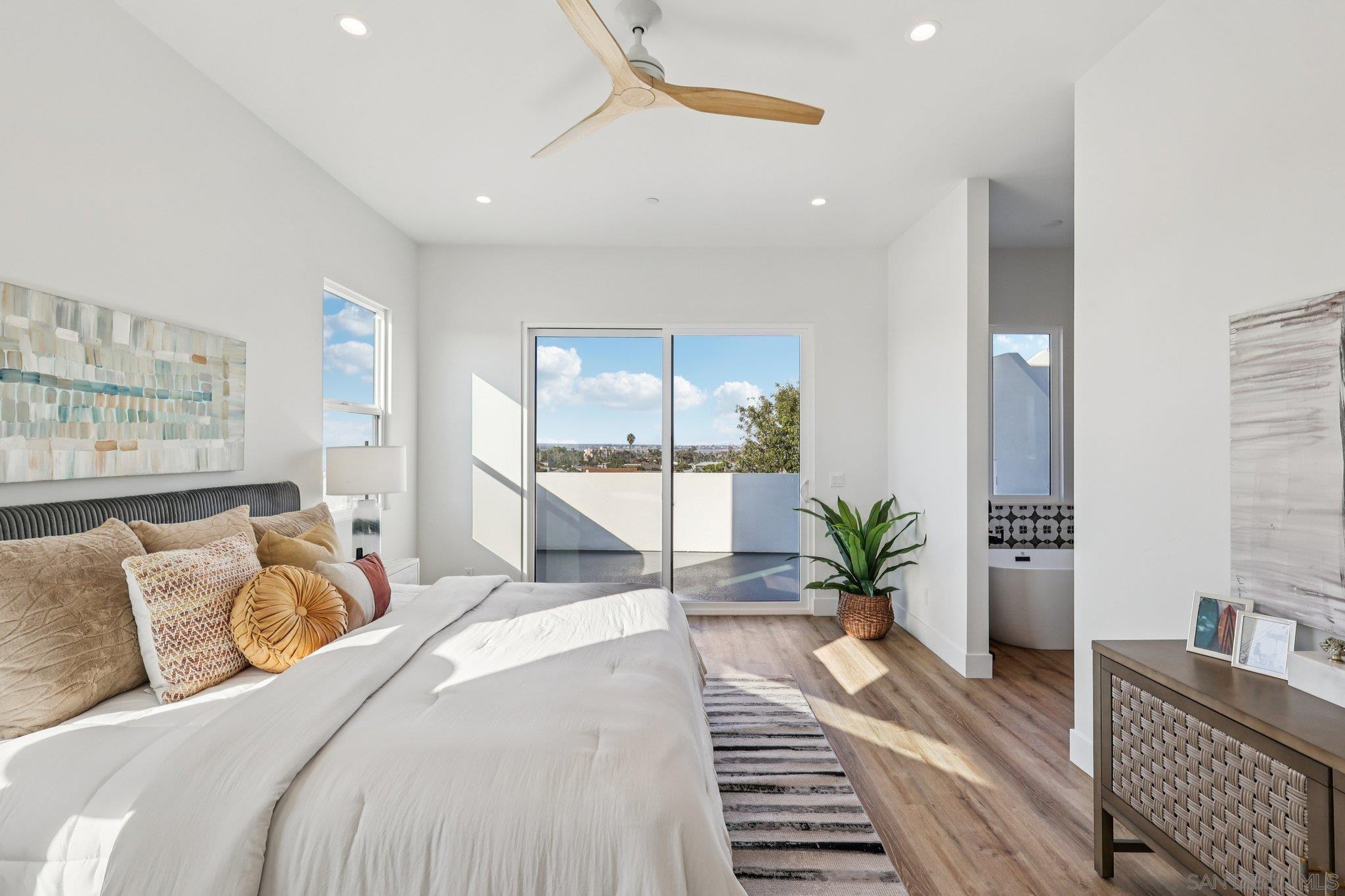 Detail Gallery Image 24 of 54 For 1860  Illion, San Diego,  CA 92110 - 4 Beds | 3/1 Baths