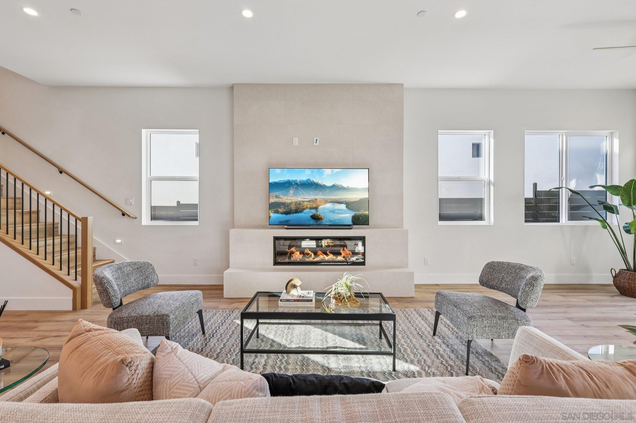 Detail Gallery Image 6 of 54 For 1860  Illion, San Diego,  CA 92110 - 4 Beds | 3/1 Baths