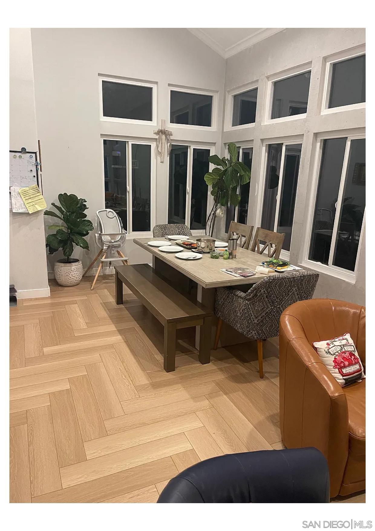 Detail Gallery Image 5 of 8 For 811  Mosaic Cir, Oceanside,  CA 92057 - 4 Beds | 3/1 Baths