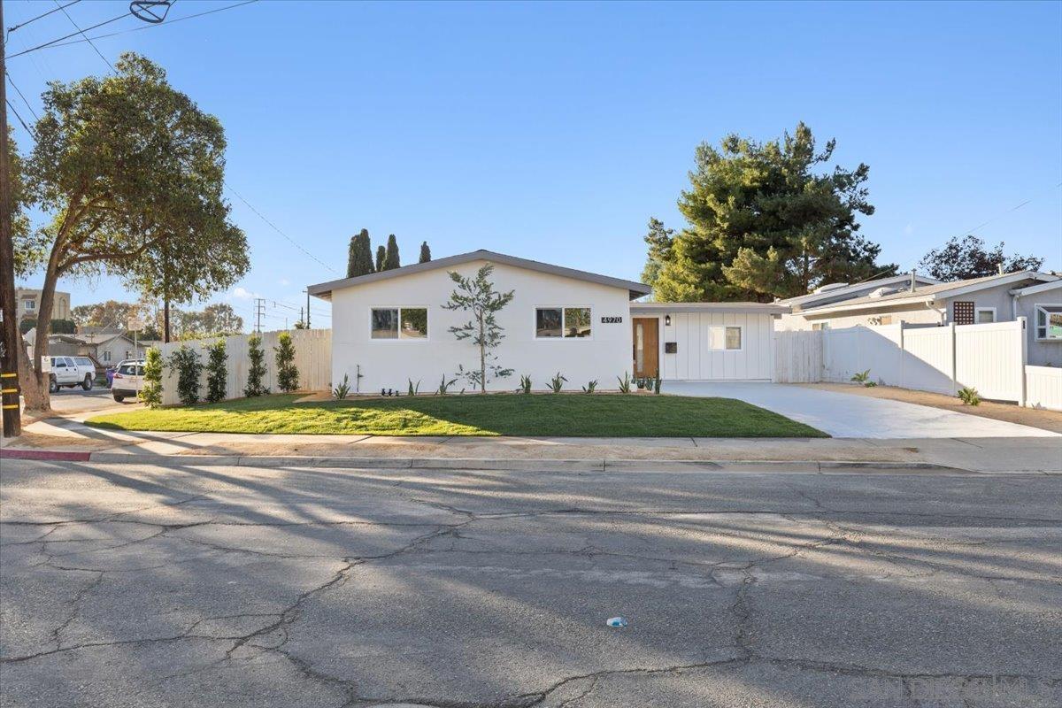 Detail Gallery Image 2 of 18 For 4970  Mable Way, San Diego,  CA 92117 - 4 Beds | 2 Baths