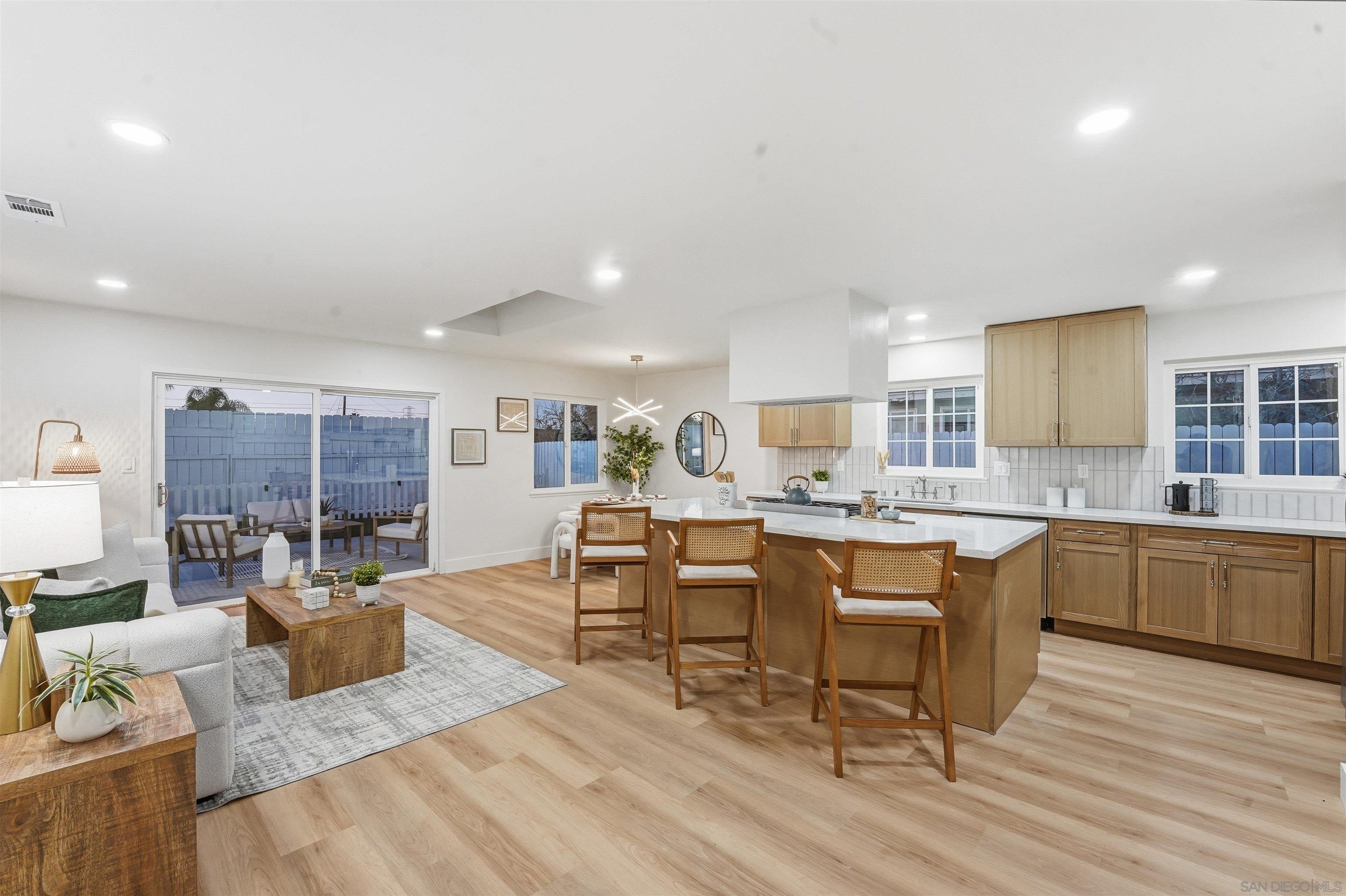 Front Image Thumbnail for SD250045628