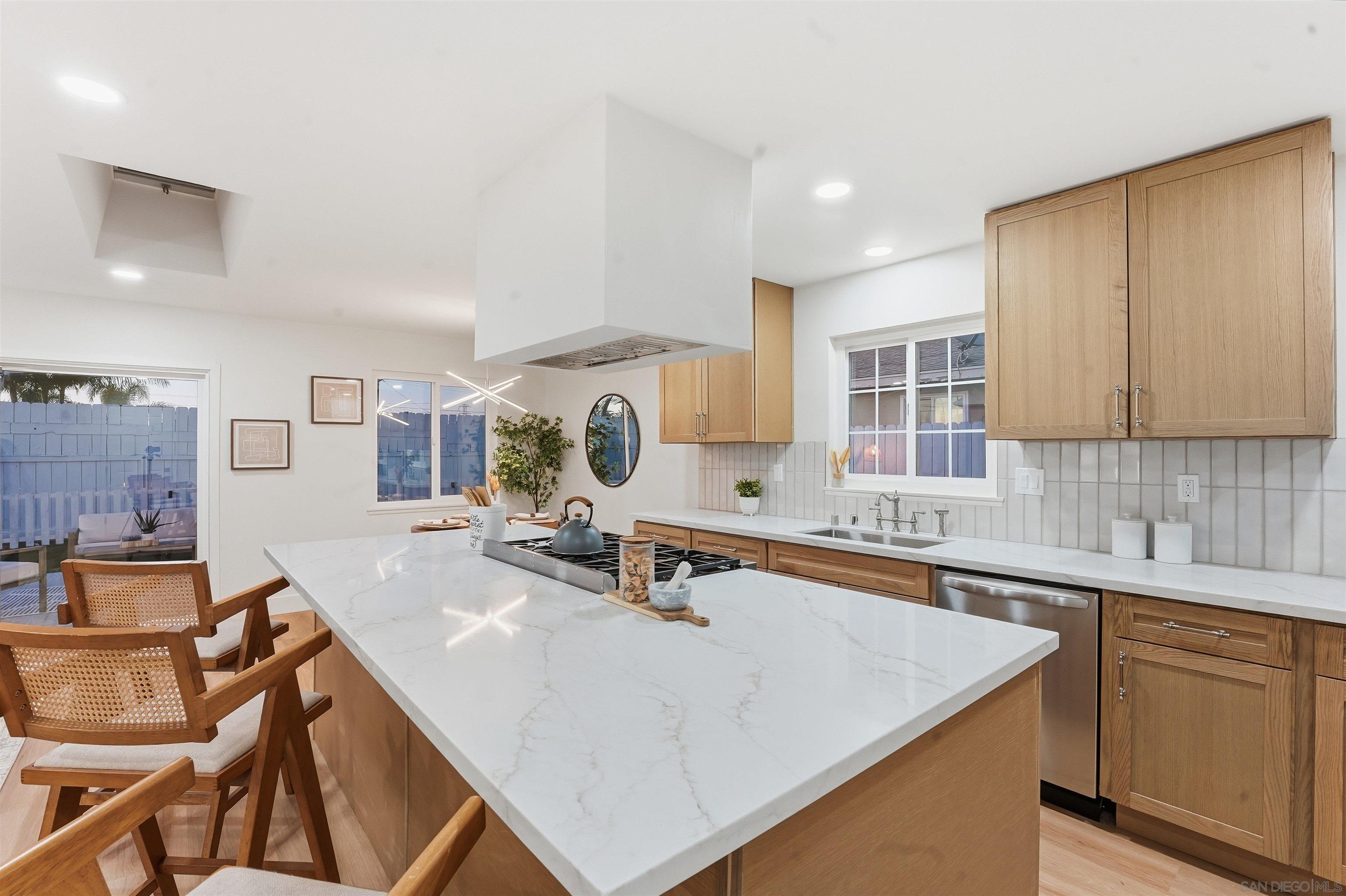 Detail Gallery Image 4 of 30 For 3602  Mount Acadia Blvd, San Diego,  CA 92111 - 3 Beds | 2 Baths