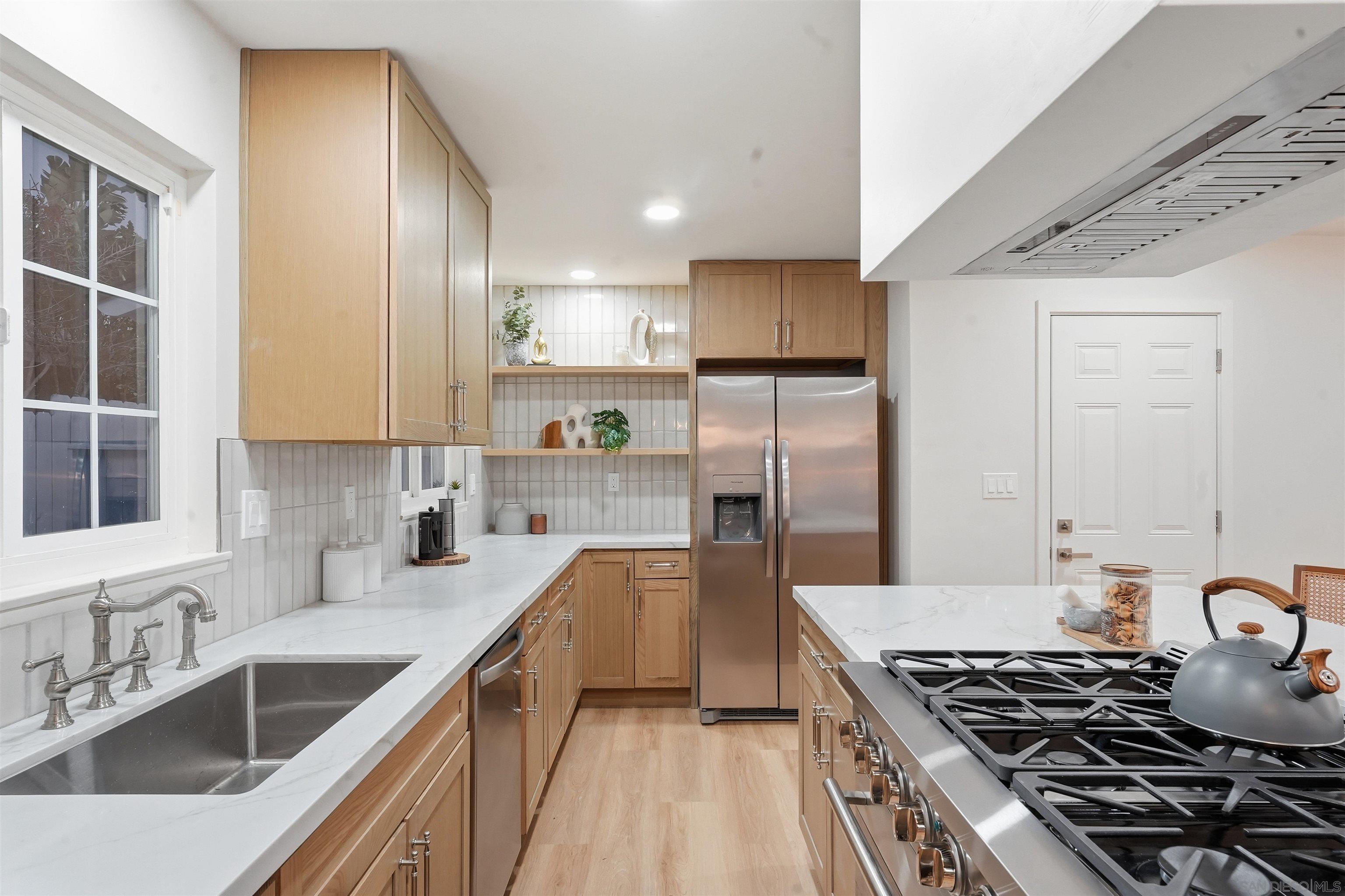 Detail Gallery Image 6 of 30 For 3602  Mount Acadia Blvd, San Diego,  CA 92111 - 3 Beds | 2 Baths