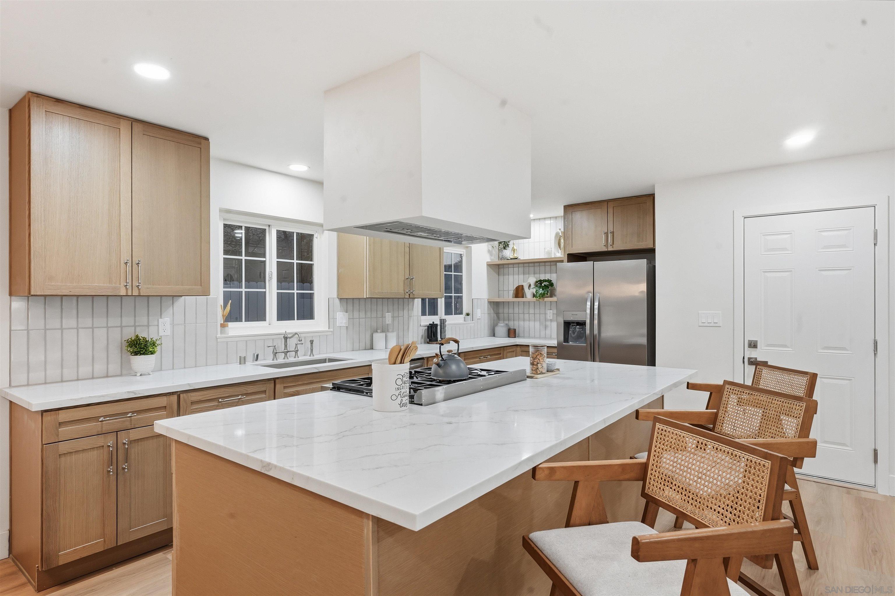 Detail Gallery Image 9 of 30 For 3602  Mount Acadia Blvd, San Diego,  CA 92111 - 3 Beds | 2 Baths