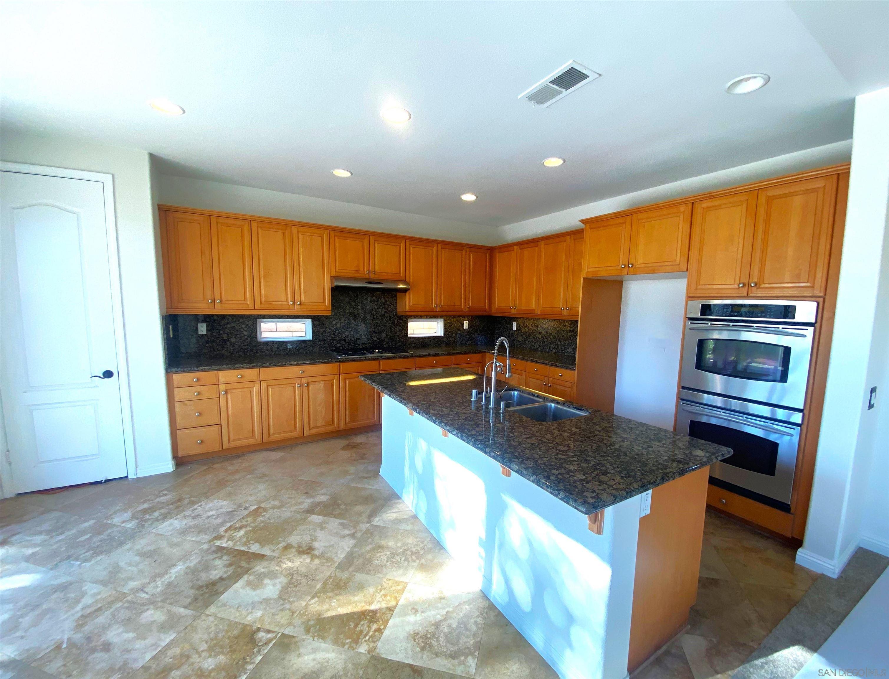 Detail Gallery Image 7 of 20 For 5517  Rabbit Ridge Road, San Diego,  CA 92130 - 5 Beds | 3 Baths