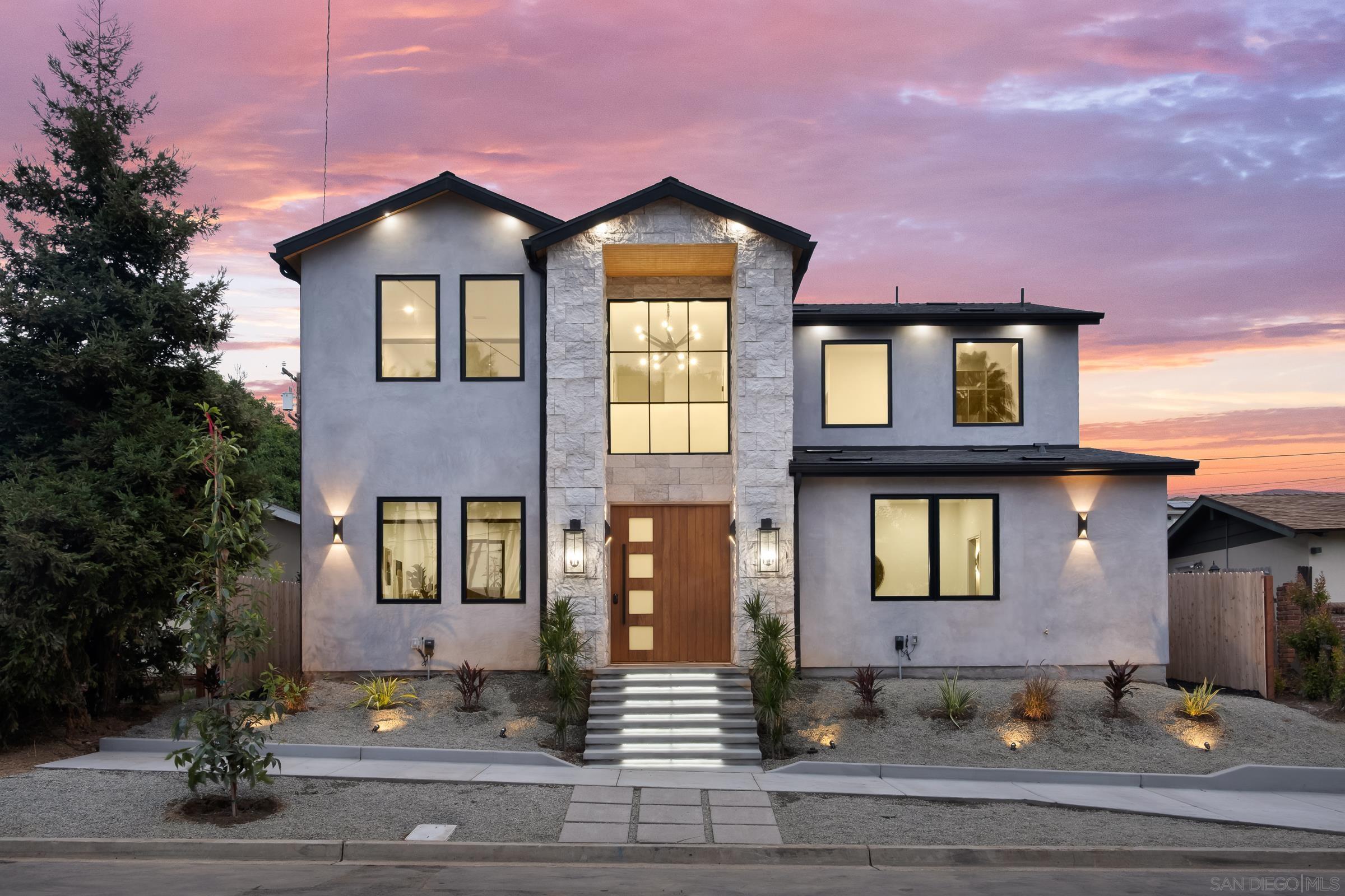 Detail Gallery Image 3 of 67 For 1531-33  Lieta St, San Diego,  CA 92110 - 6 Beds | 5 Baths