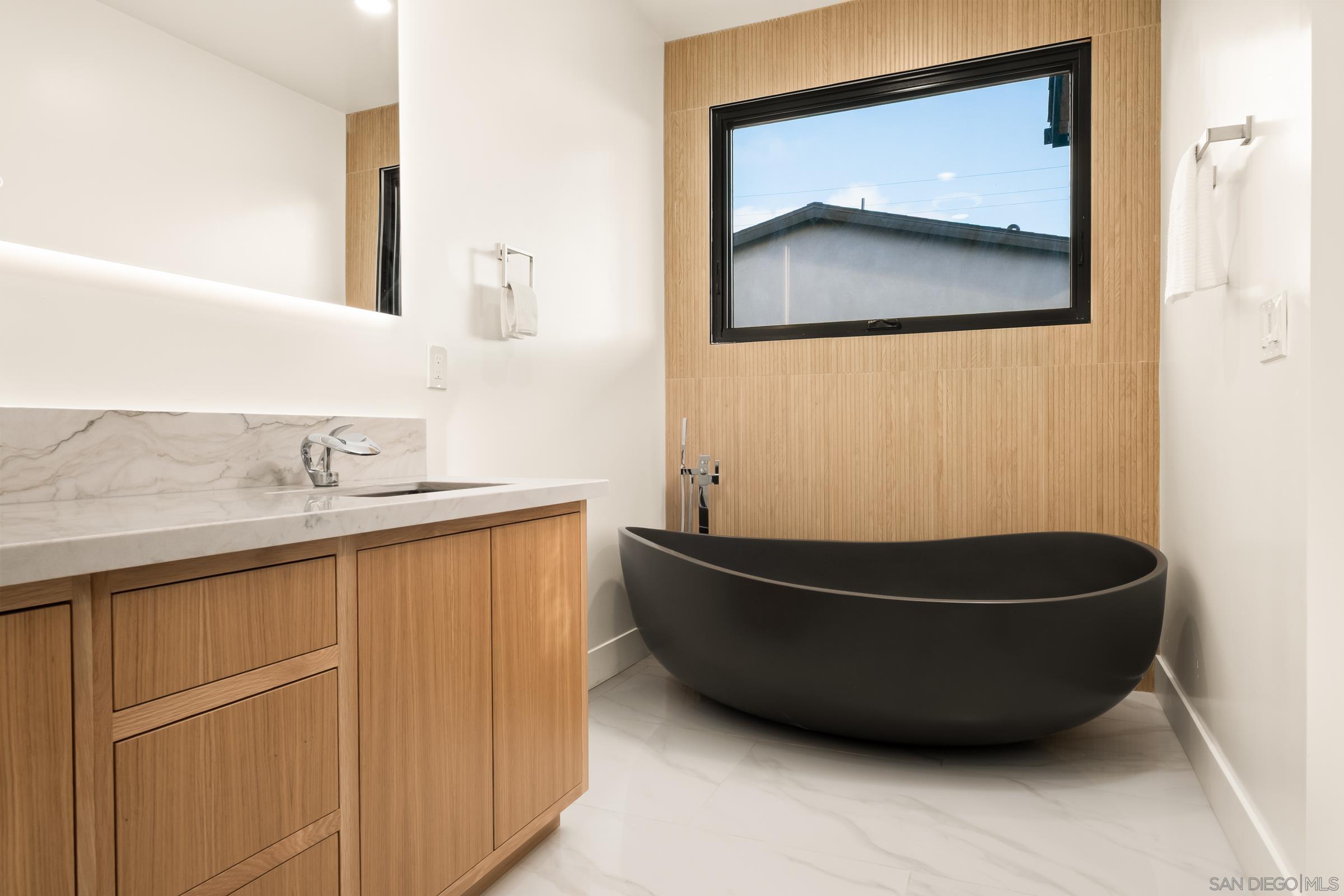 Detail Gallery Image 21 of 67 For 1531-33  Lieta St, San Diego,  CA 92110 - 6 Beds | 5 Baths