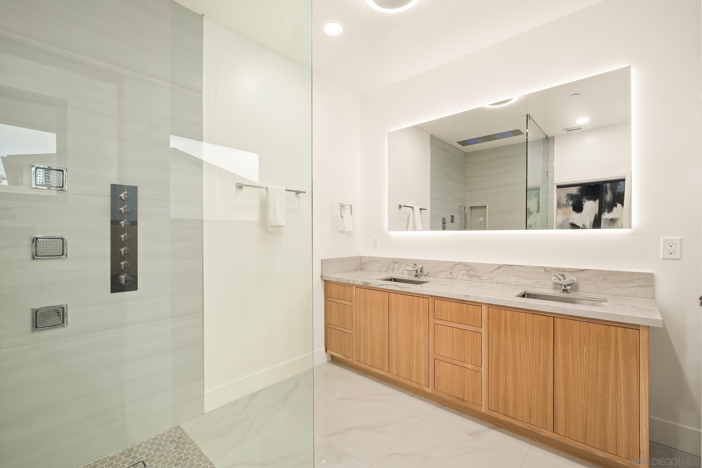 Detail Gallery Image 22 of 67 For 1531-33  Lieta St, San Diego,  CA 92110 - 6 Beds | 5 Baths