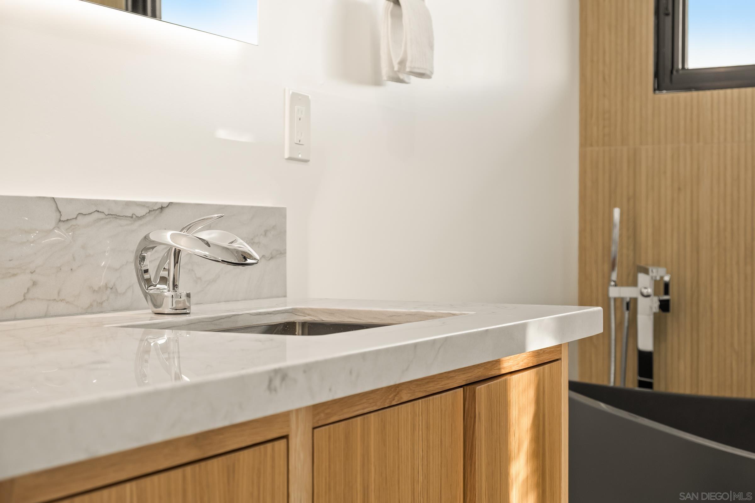 Detail Gallery Image 23 of 67 For 1531-33  Lieta St, San Diego,  CA 92110 - 6 Beds | 5 Baths