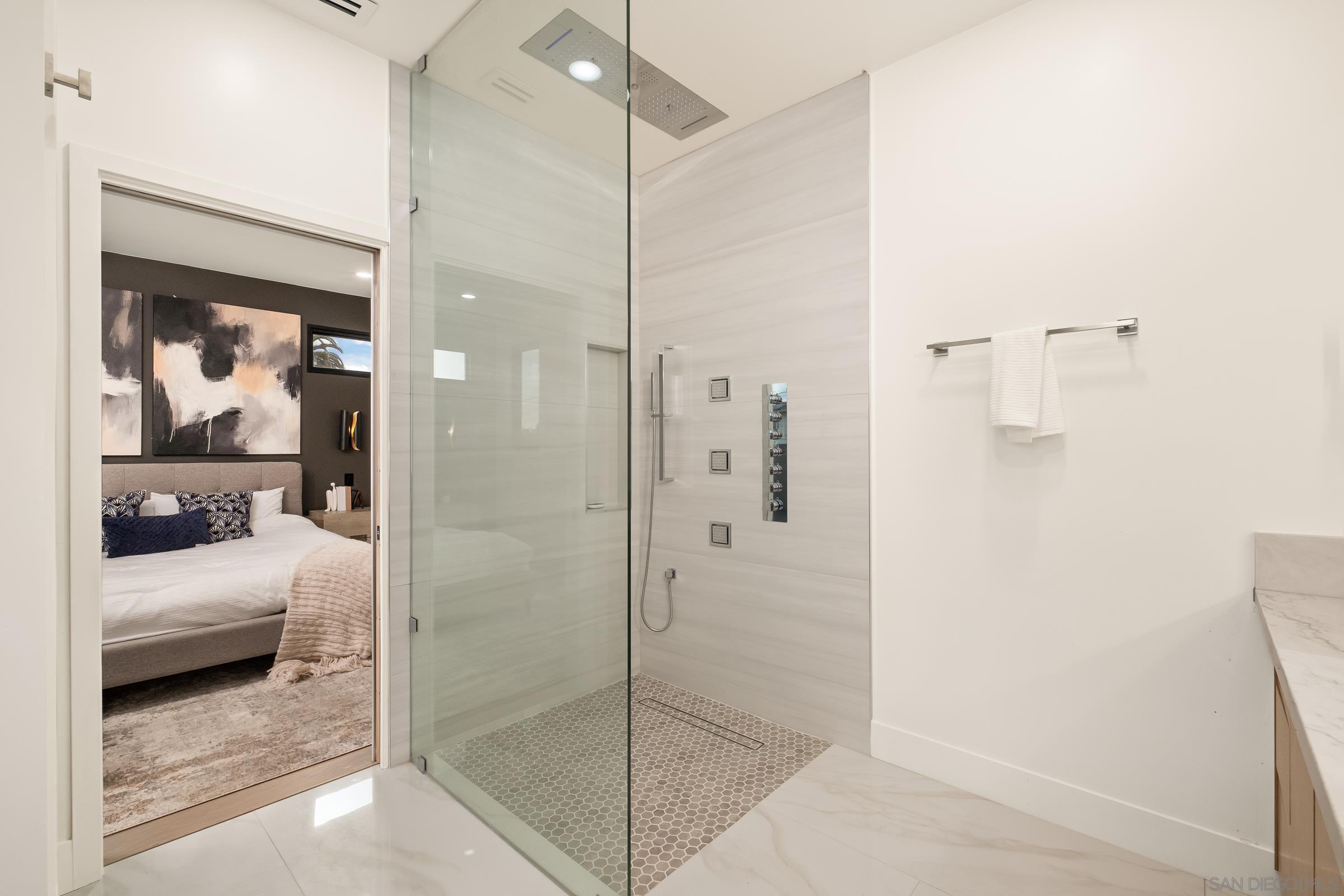 Detail Gallery Image 24 of 67 For 1531-33  Lieta St, San Diego,  CA 92110 - 6 Beds | 5 Baths