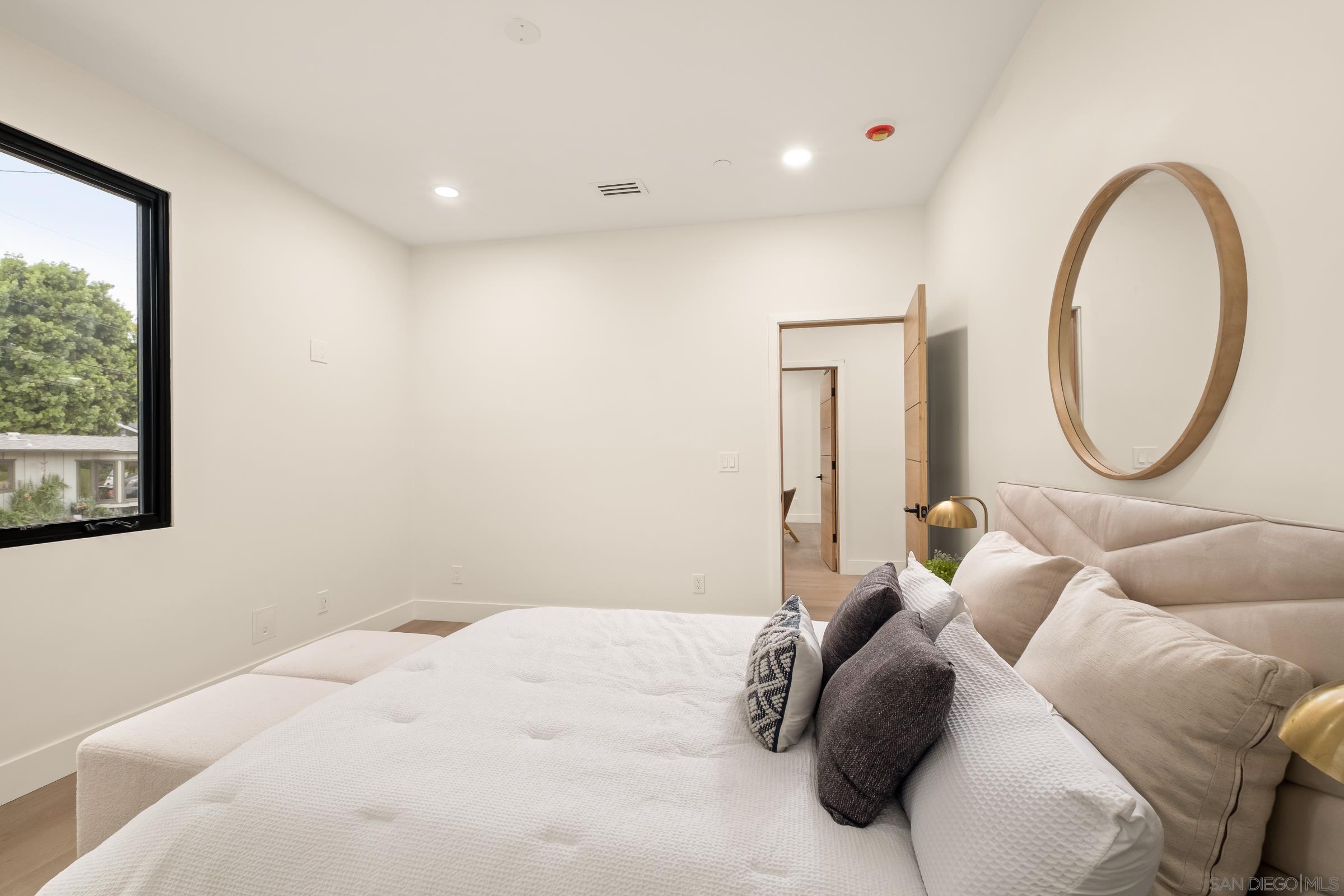 Detail Gallery Image 35 of 67 For 1531-33  Lieta St, San Diego,  CA 92110 - 6 Beds | 5 Baths