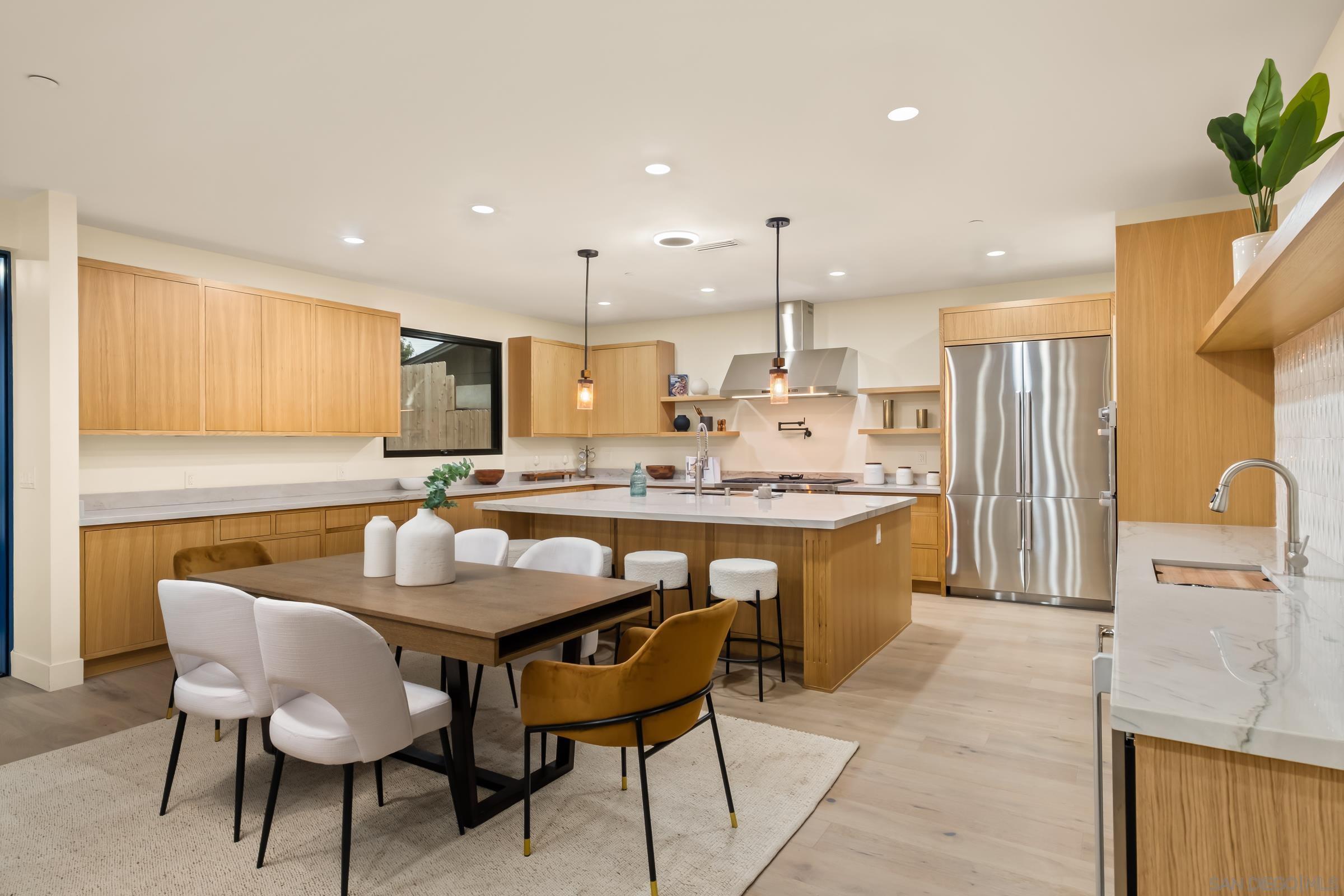 Detail Gallery Image 5 of 67 For 1531-33  Lieta St, San Diego,  CA 92110 - 6 Beds | 5 Baths