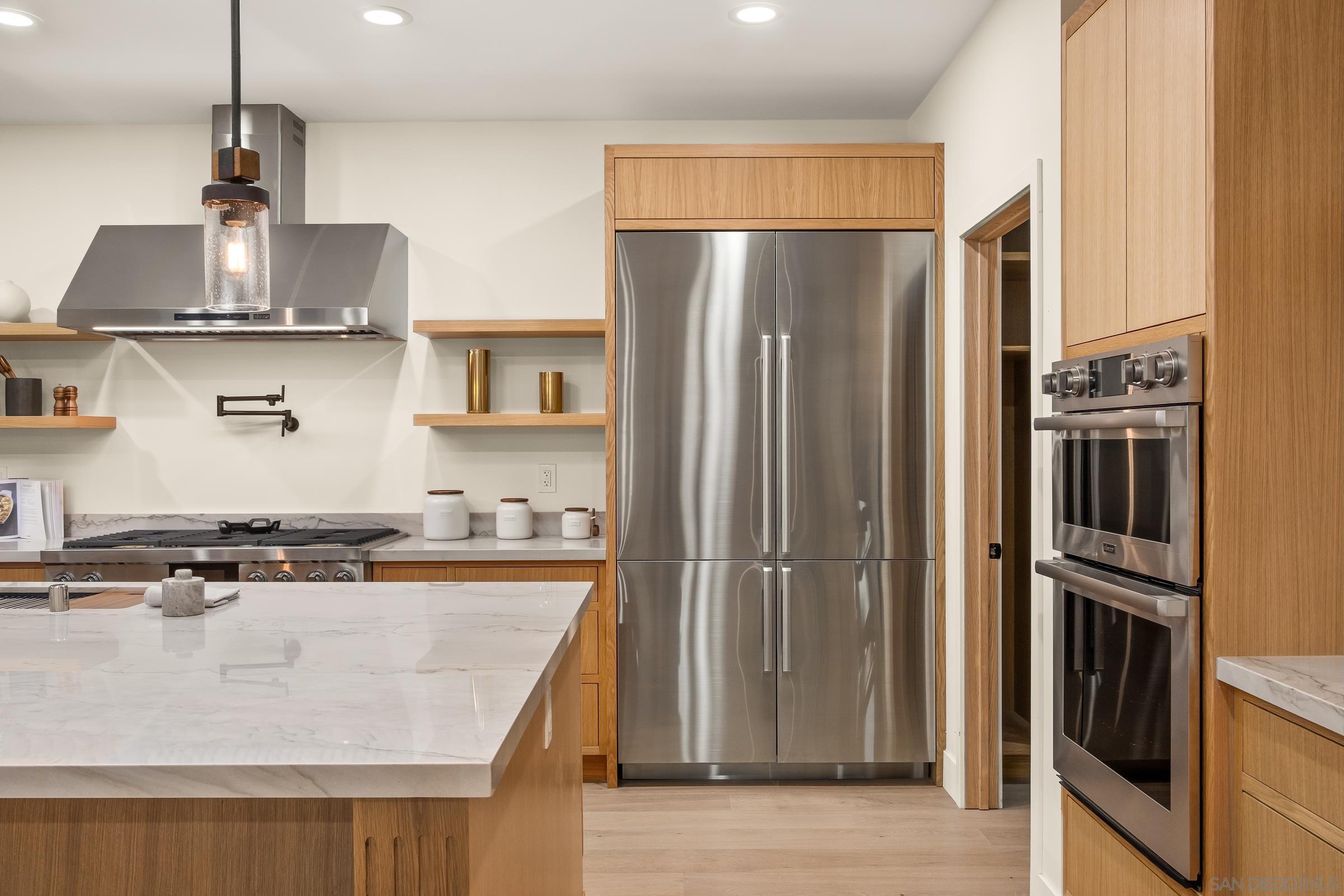 Detail Gallery Image 7 of 67 For 1531-33  Lieta St, San Diego,  CA 92110 - 6 Beds | 5 Baths