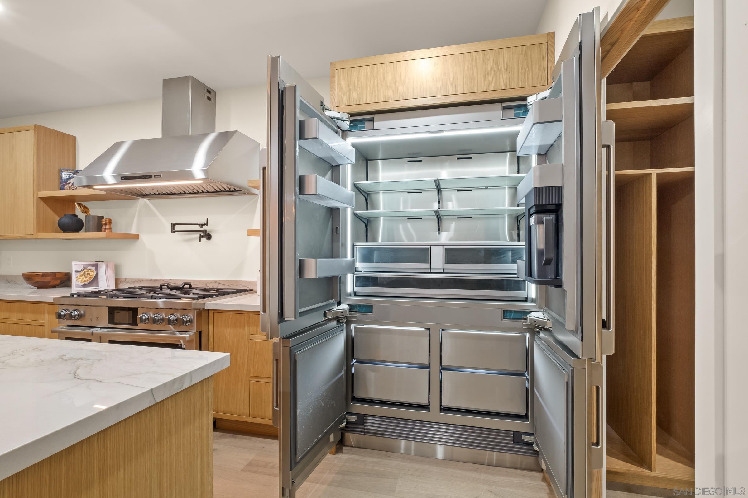 Detail Gallery Image 8 of 67 For 1531-33  Lieta St, San Diego,  CA 92110 - 6 Beds | 5 Baths